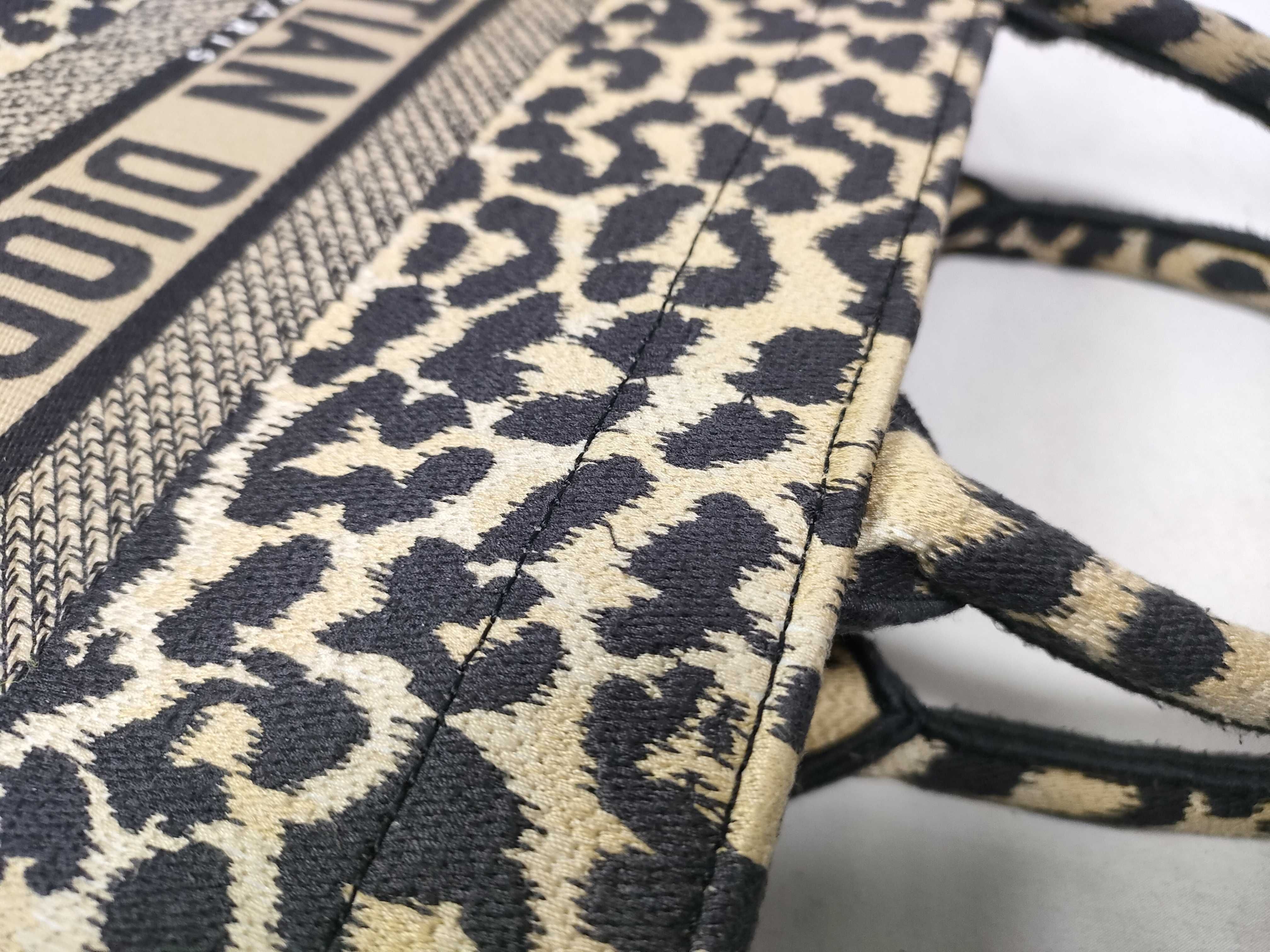 Book Tote 36 Leopard Handbag — view 9