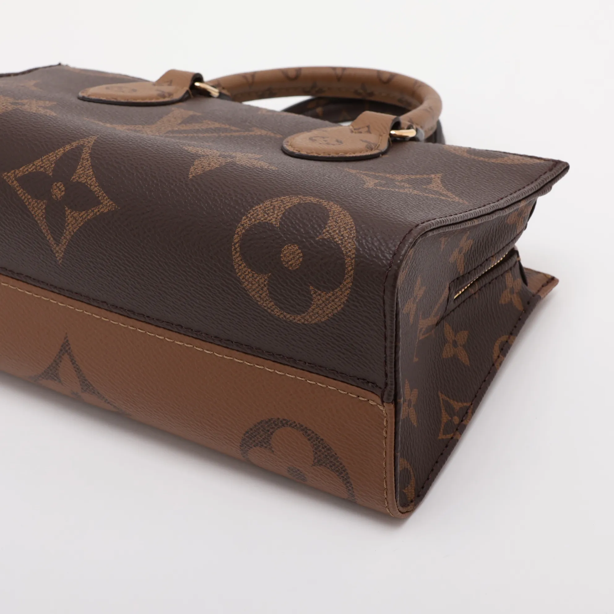 Giant Monogram Reverse OnTheGo EW M46653 Brown (RFID detected) — view 3