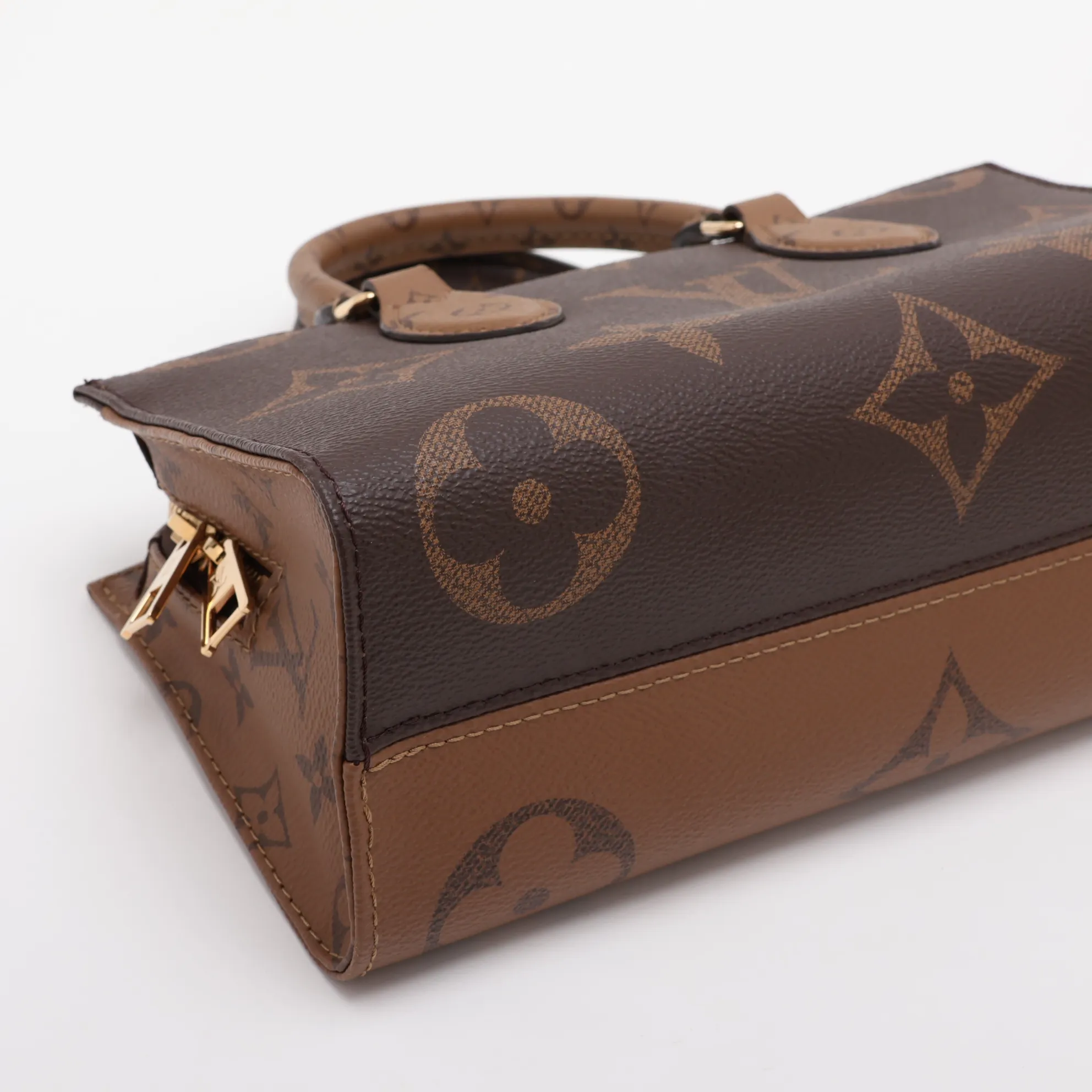 Giant Monogram Reverse OnTheGo EW M46653 Brown (RFID detected) — view 4