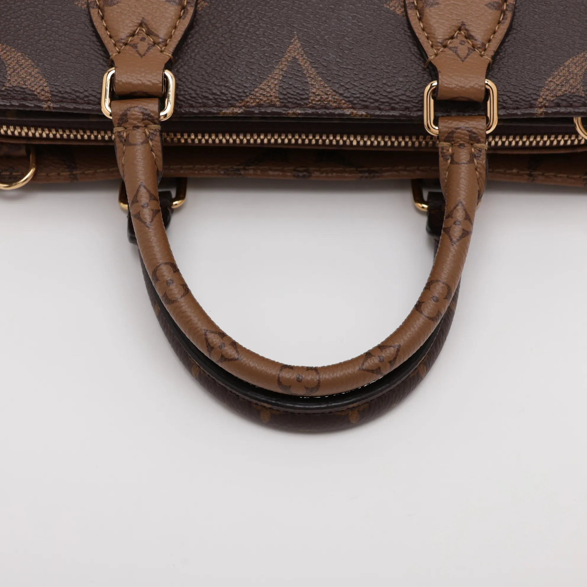 Giant Monogram Reverse OnTheGo EW M46653 Brown (RFID detected) — view 5