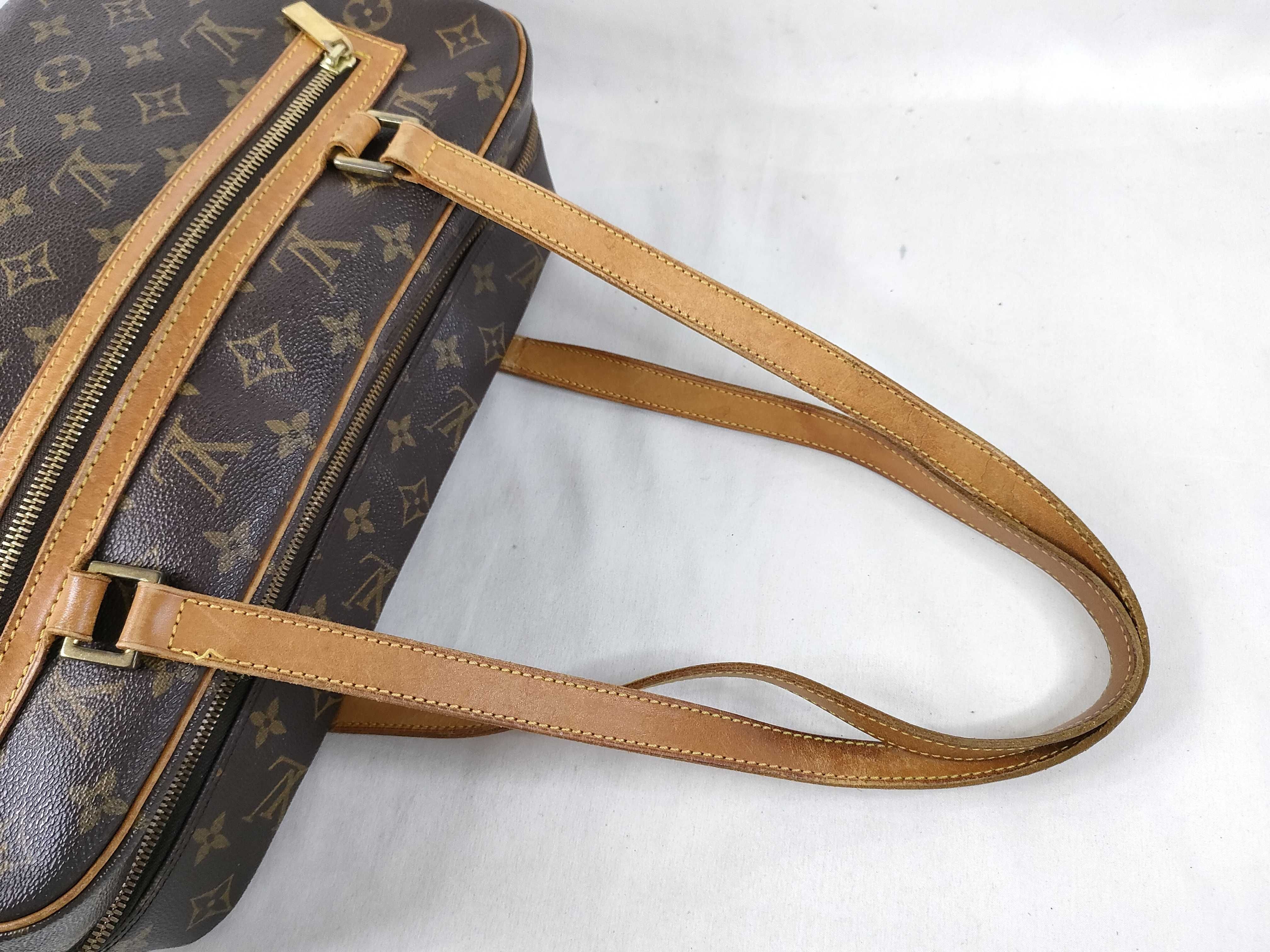 Monogram Vuitton Monogram Cite GM M51181 Shoulder Bag — view 3