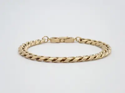 Gold bracelet, wrist size approximately 18cm