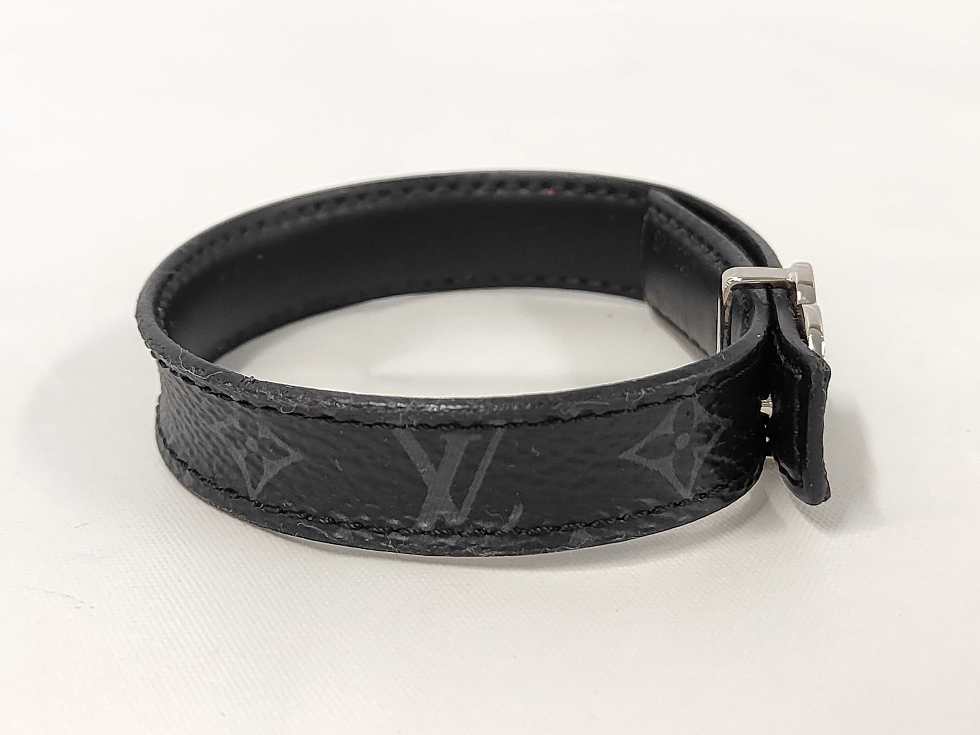 M8041 Bracelet LV Heart Bracelet Bangle — view 3