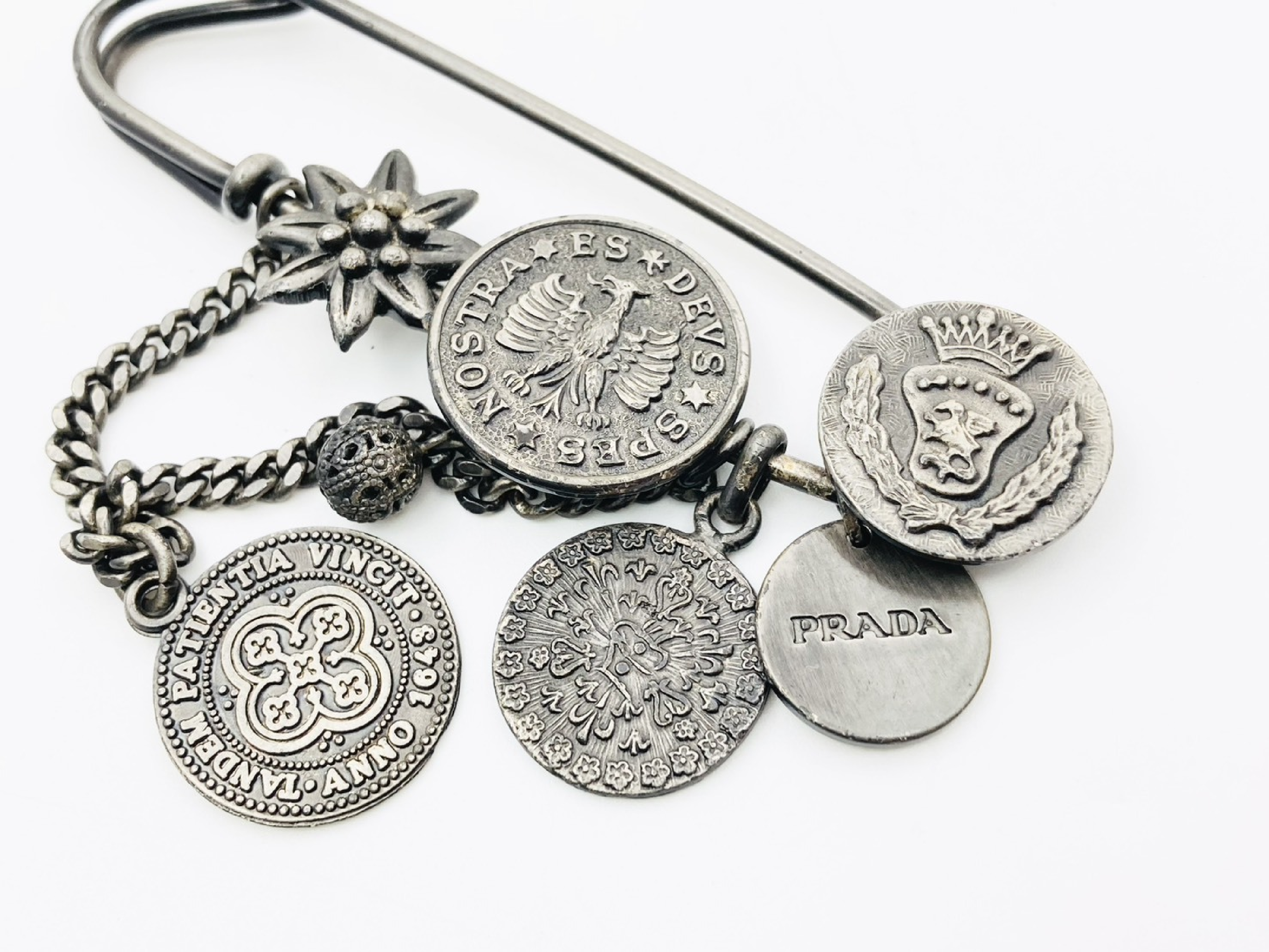 medal medallion coin charm pin brooch metal silver brooch — view 3