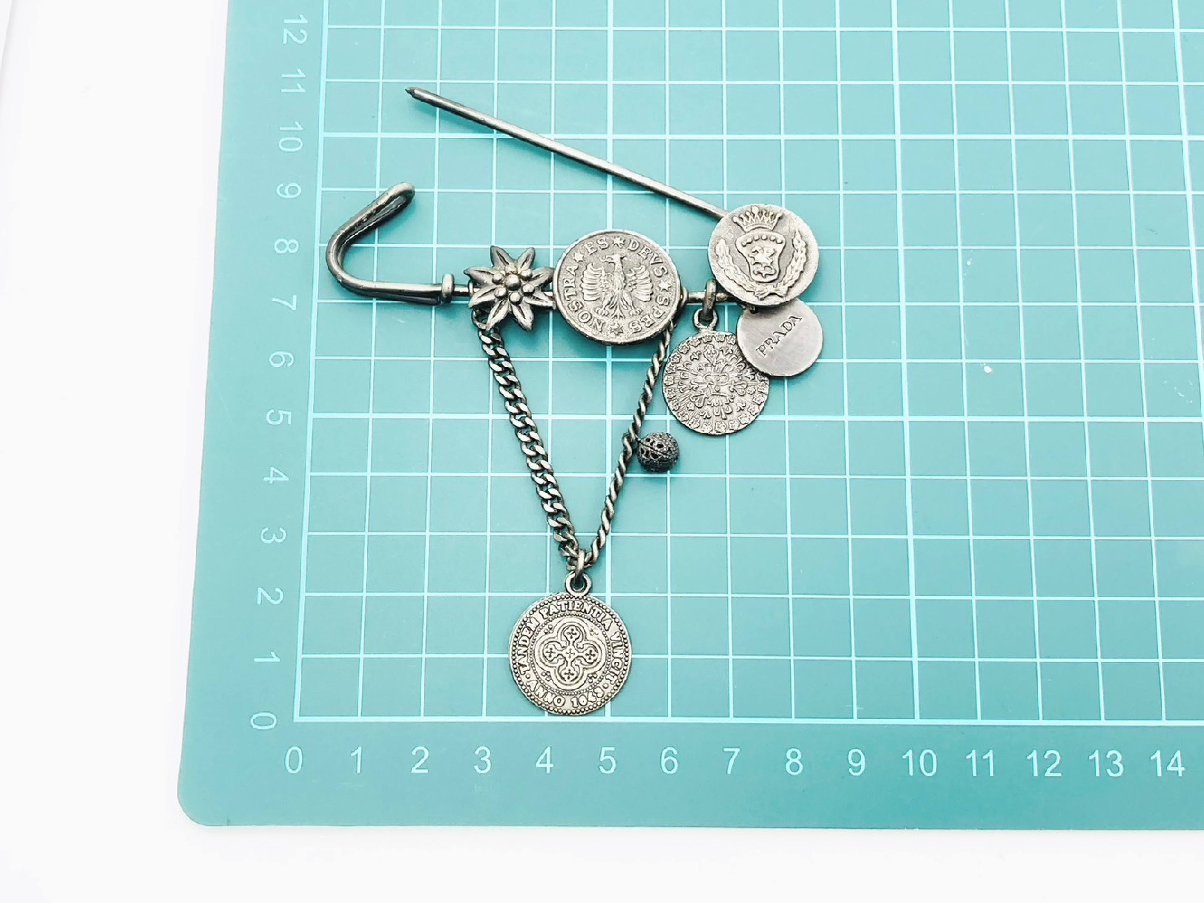 medal medallion coin charm pin brooch metal silver brooch — view 4