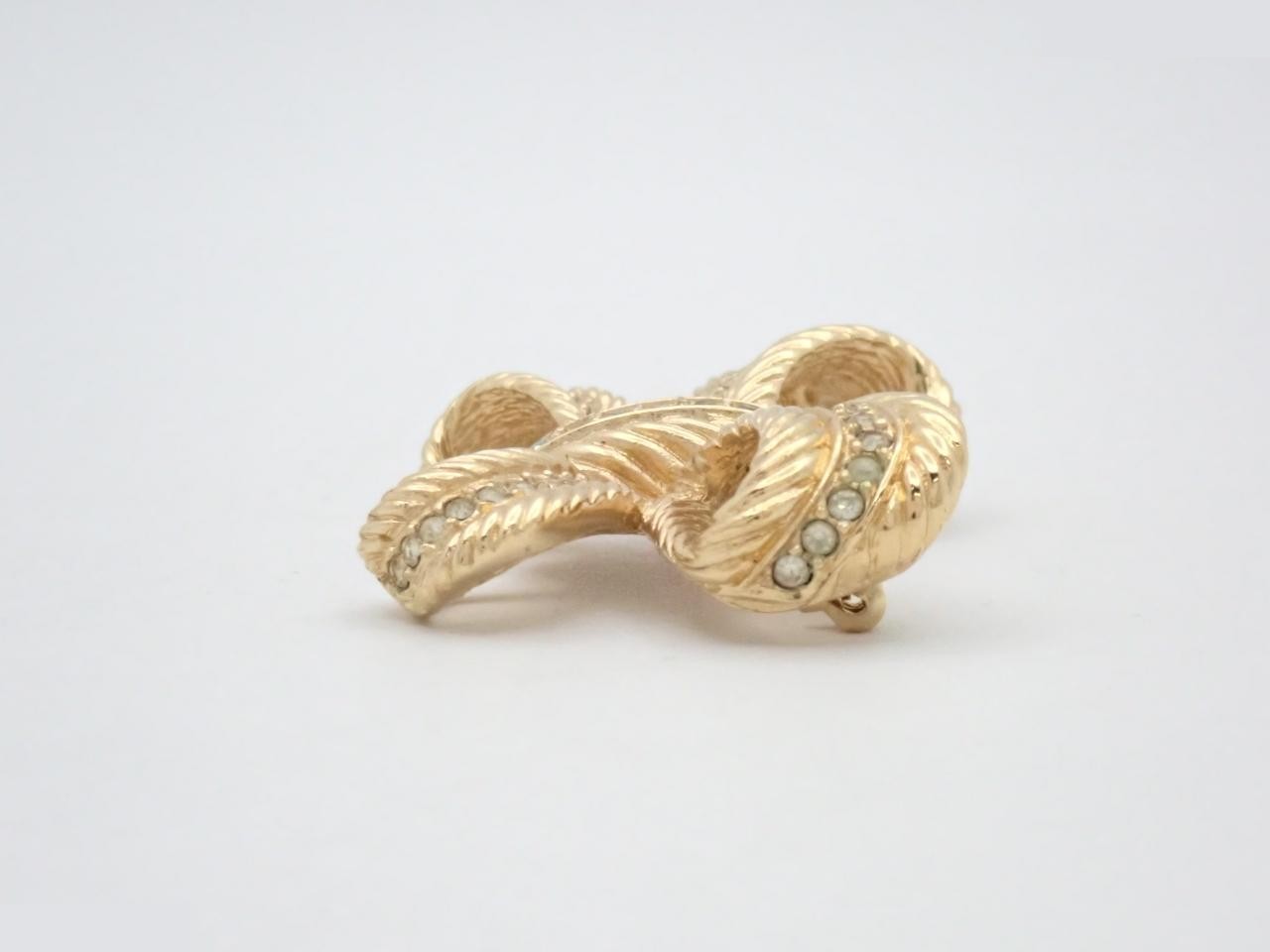 brooch — view 3