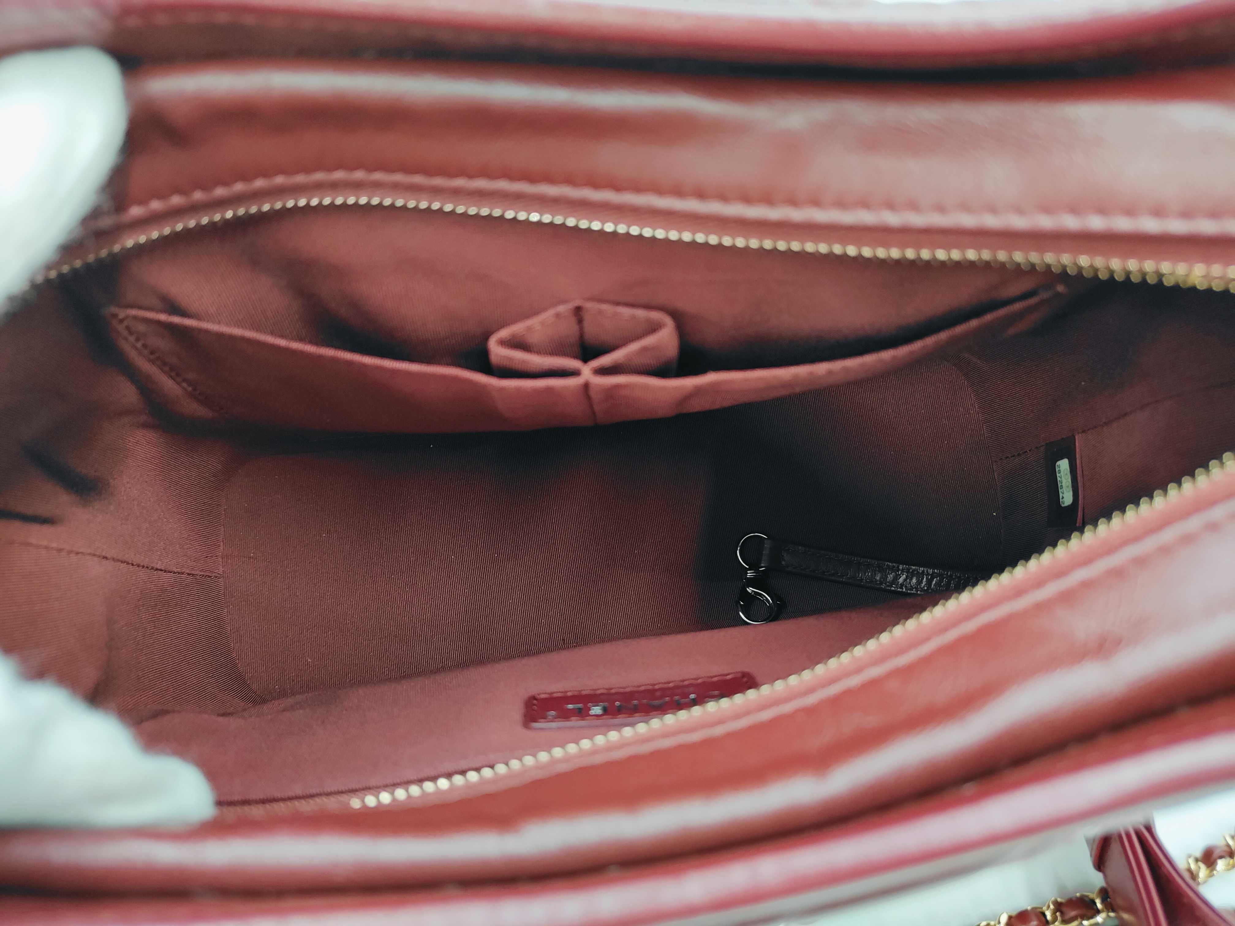 Gabrielle de Chanel Leather Shoulder Bag — view 9