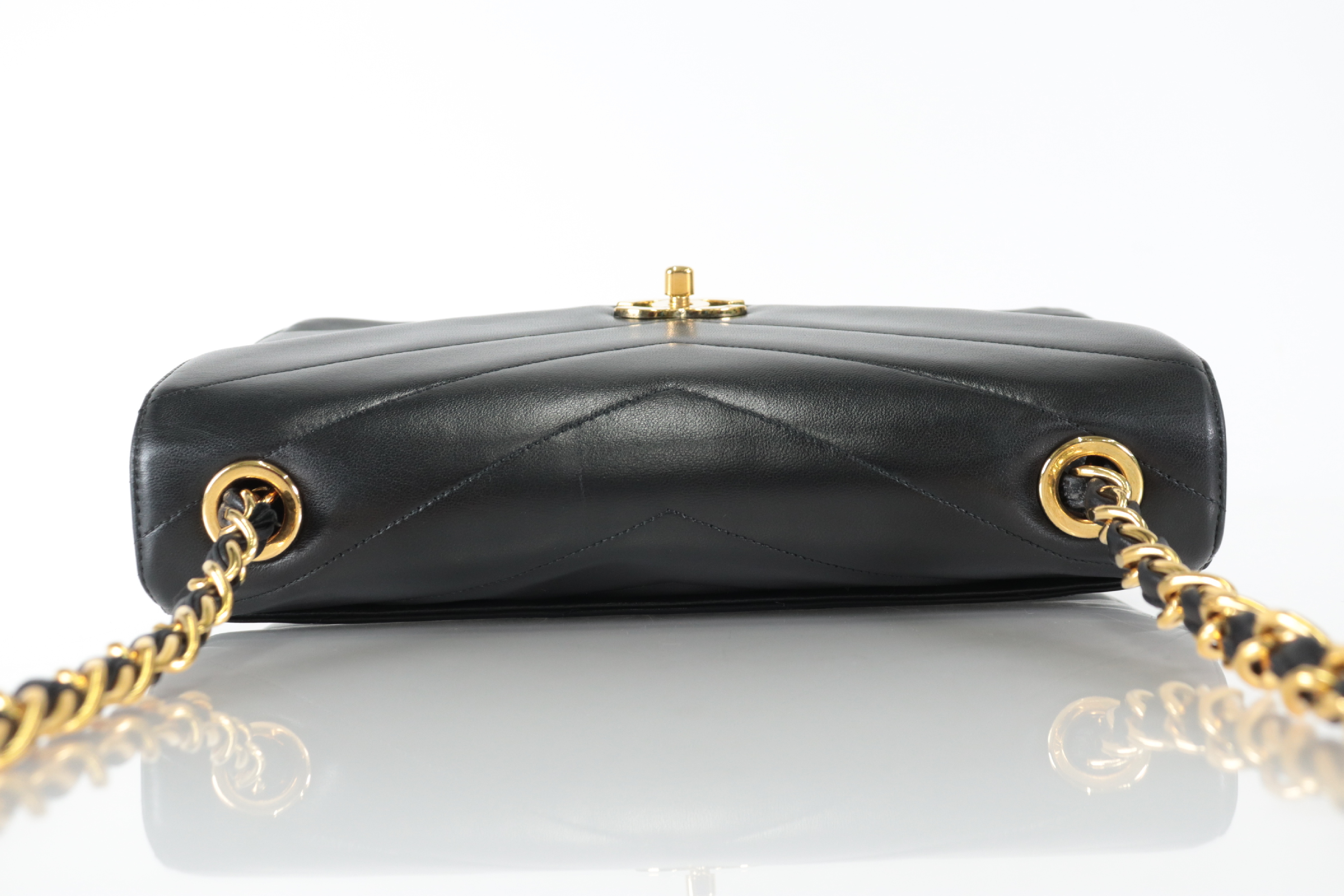 V-flap Lambskin Chain Shoulder Bag (Serial No. 3) — view 5