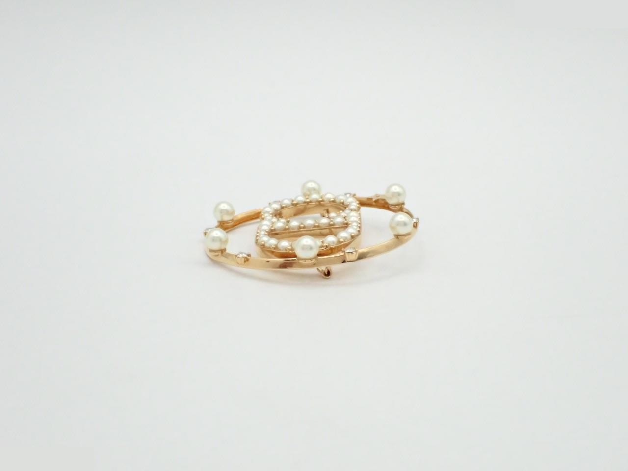Gold brooch — view 3