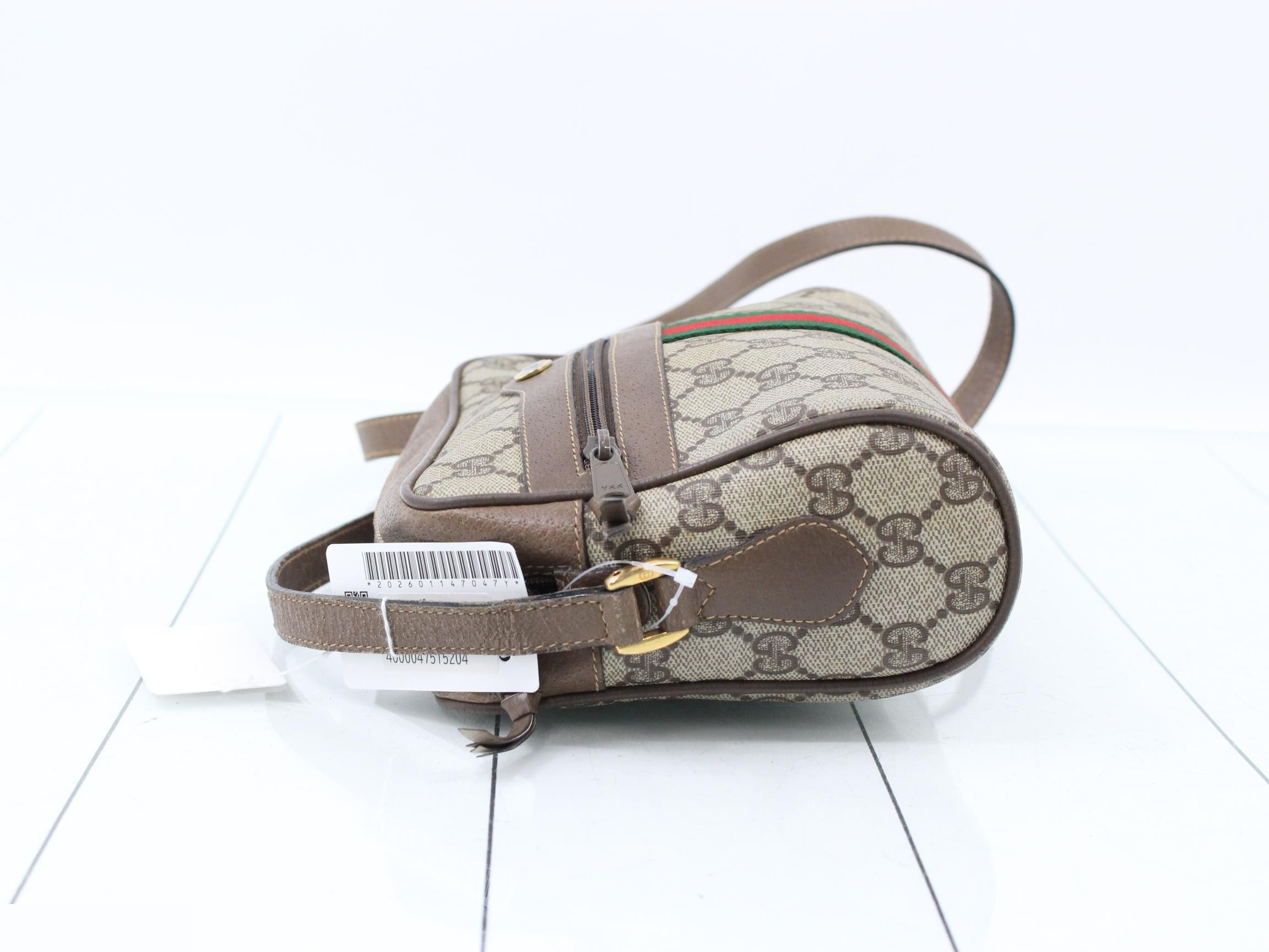 GG Supreme Shoulder Bag — view 4