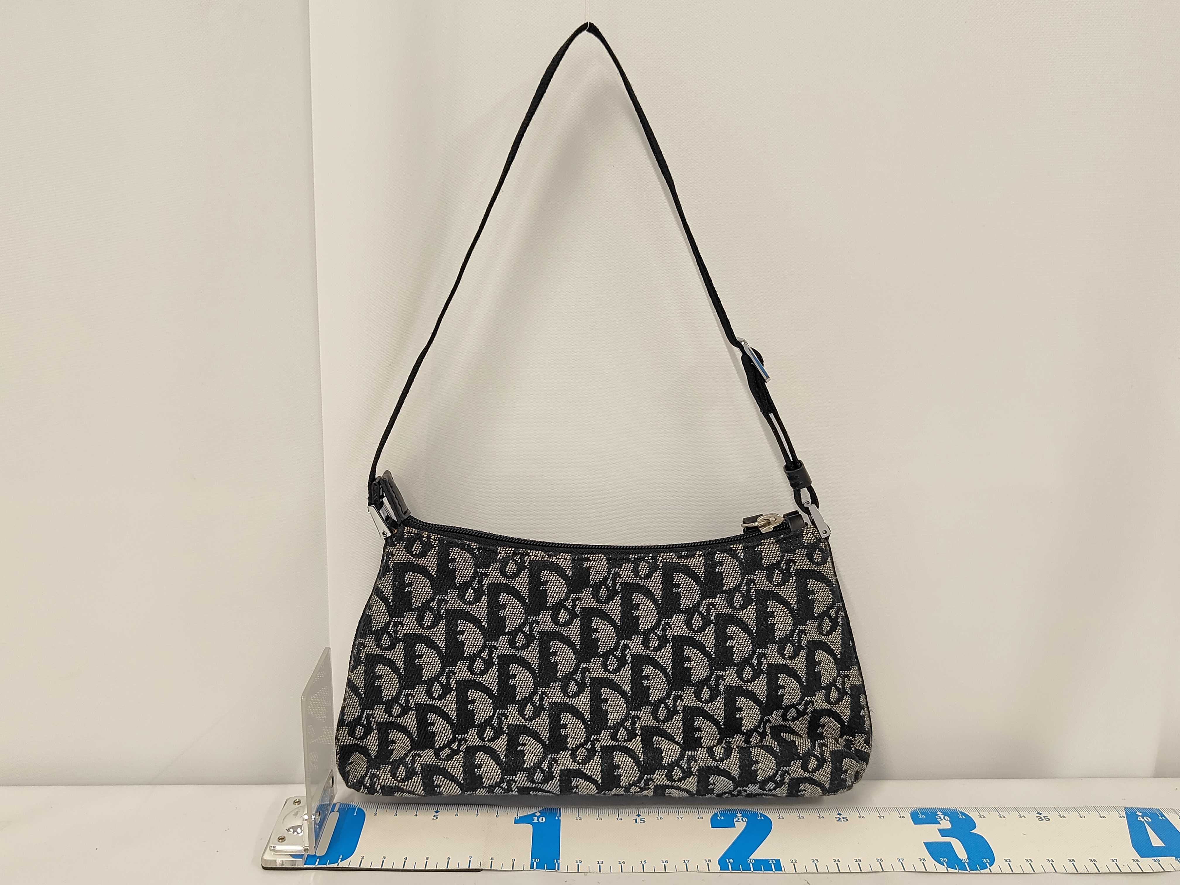 Trotter One-Shoulder Bag (Shoulder Bag) — view 2