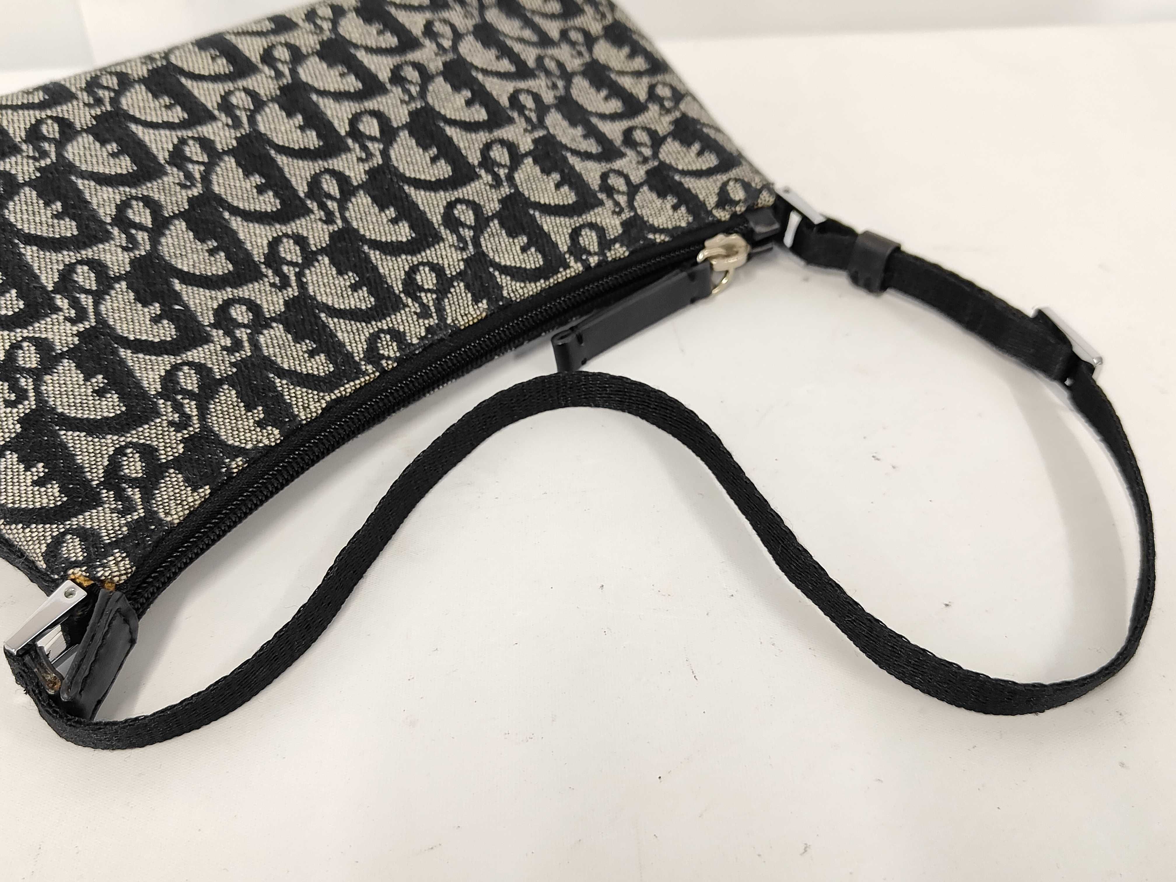Trotter One-Shoulder Bag (Shoulder Bag) — view 3