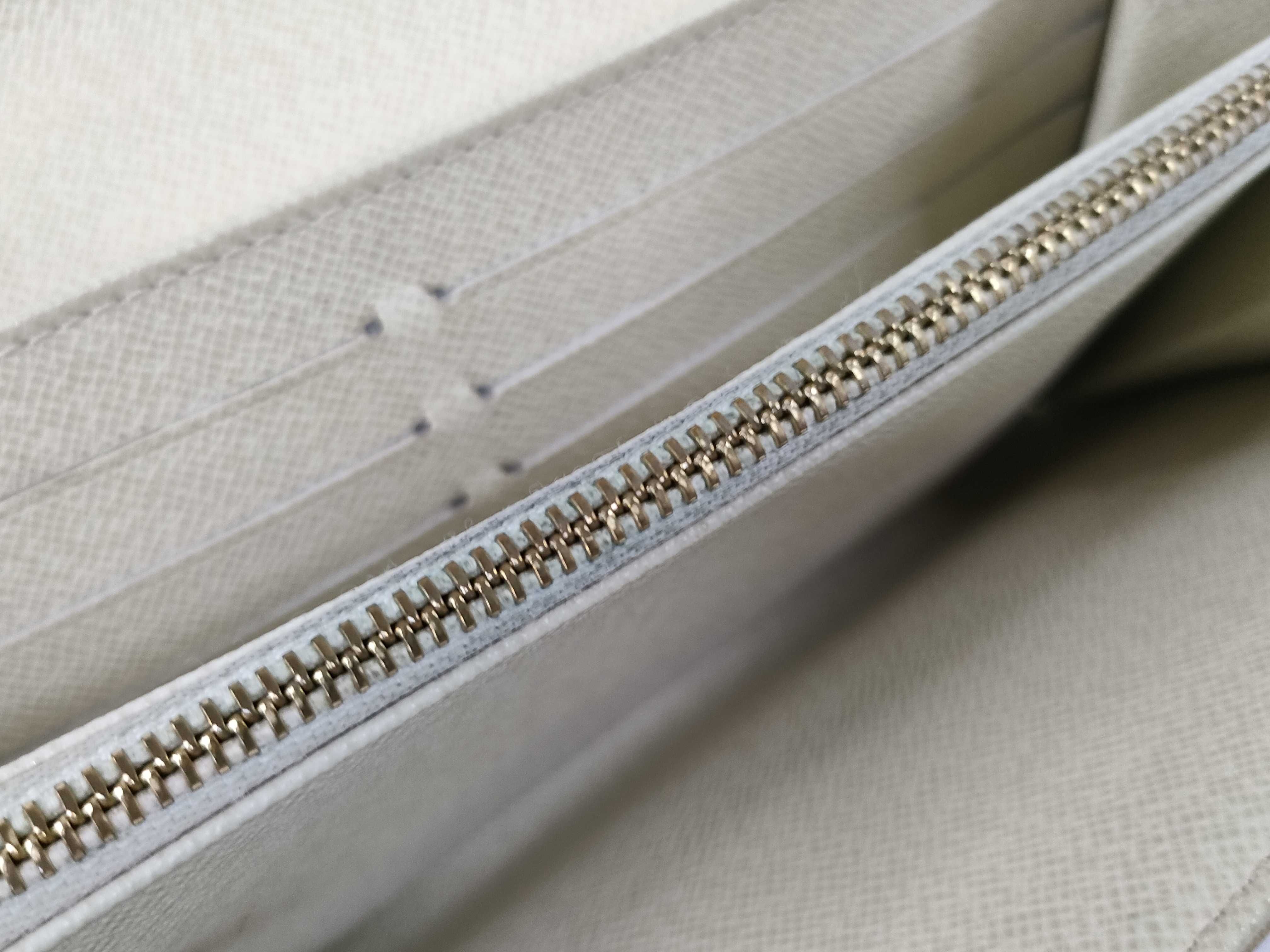 Monogram Mini Run Portefeuille Sara Wallet — view 9