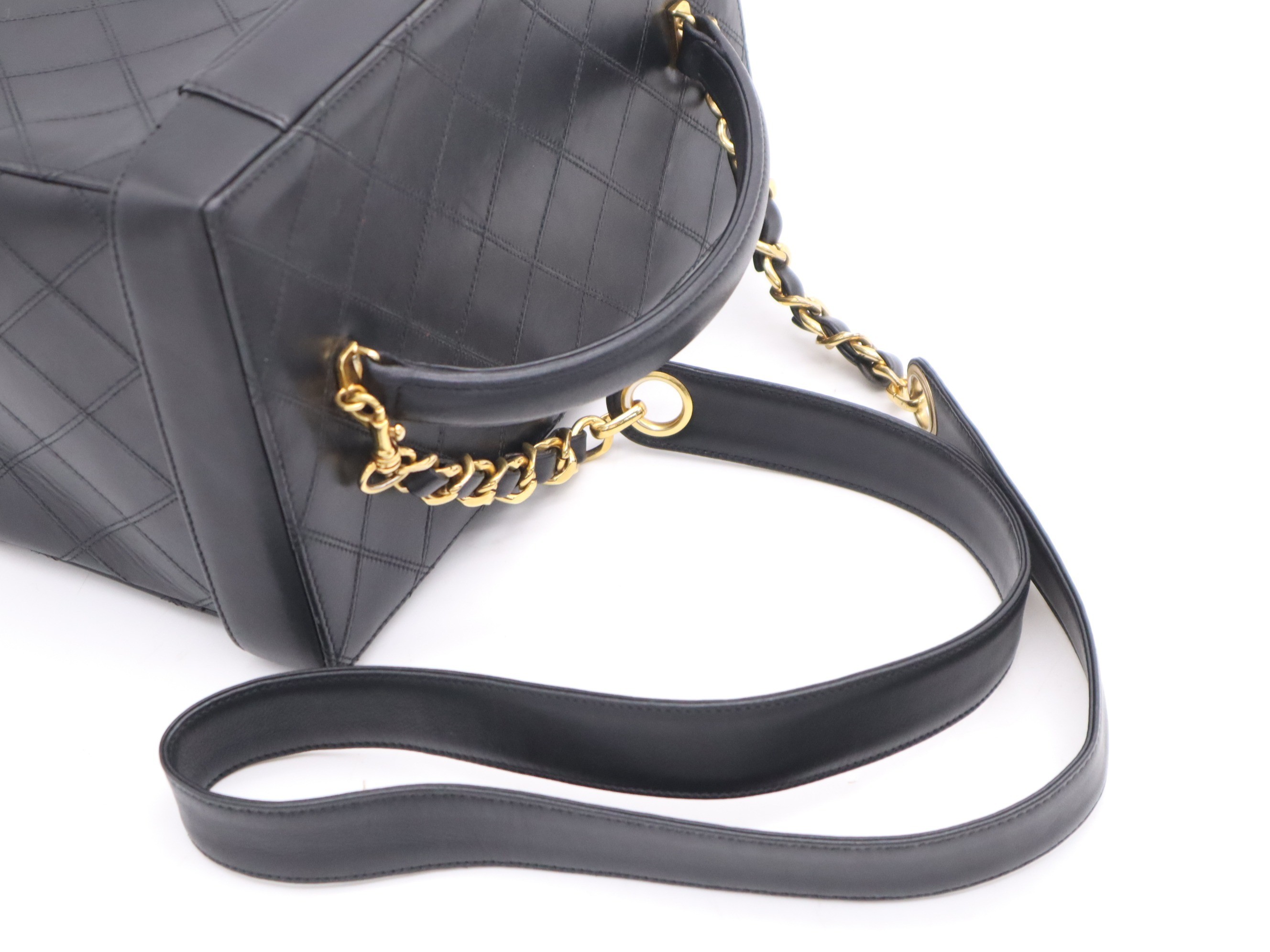 Leather 2-way vanity case, black, gold hardware, shoulder strap and seal included. — view 6