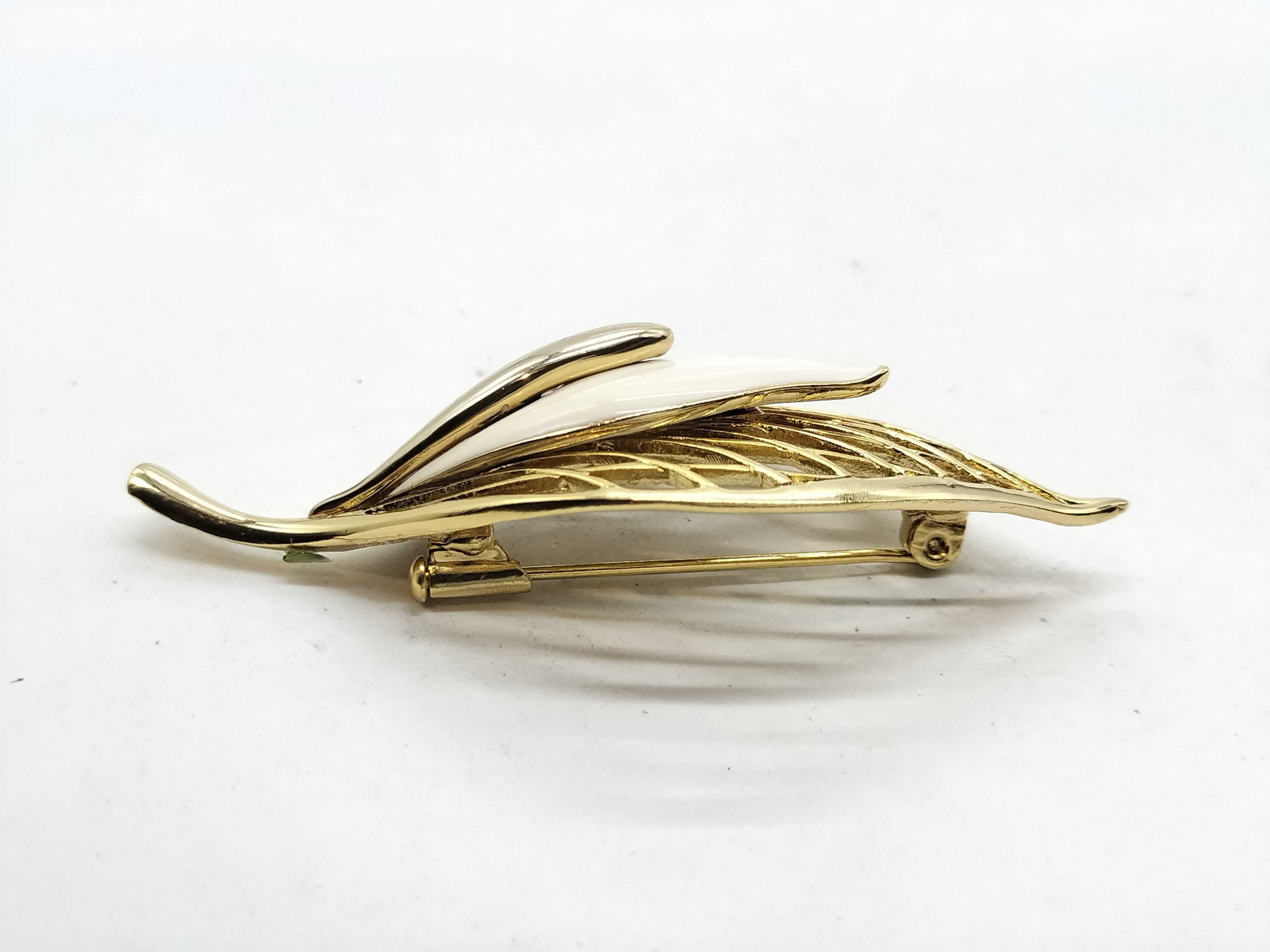 Gold Brooch — view 3