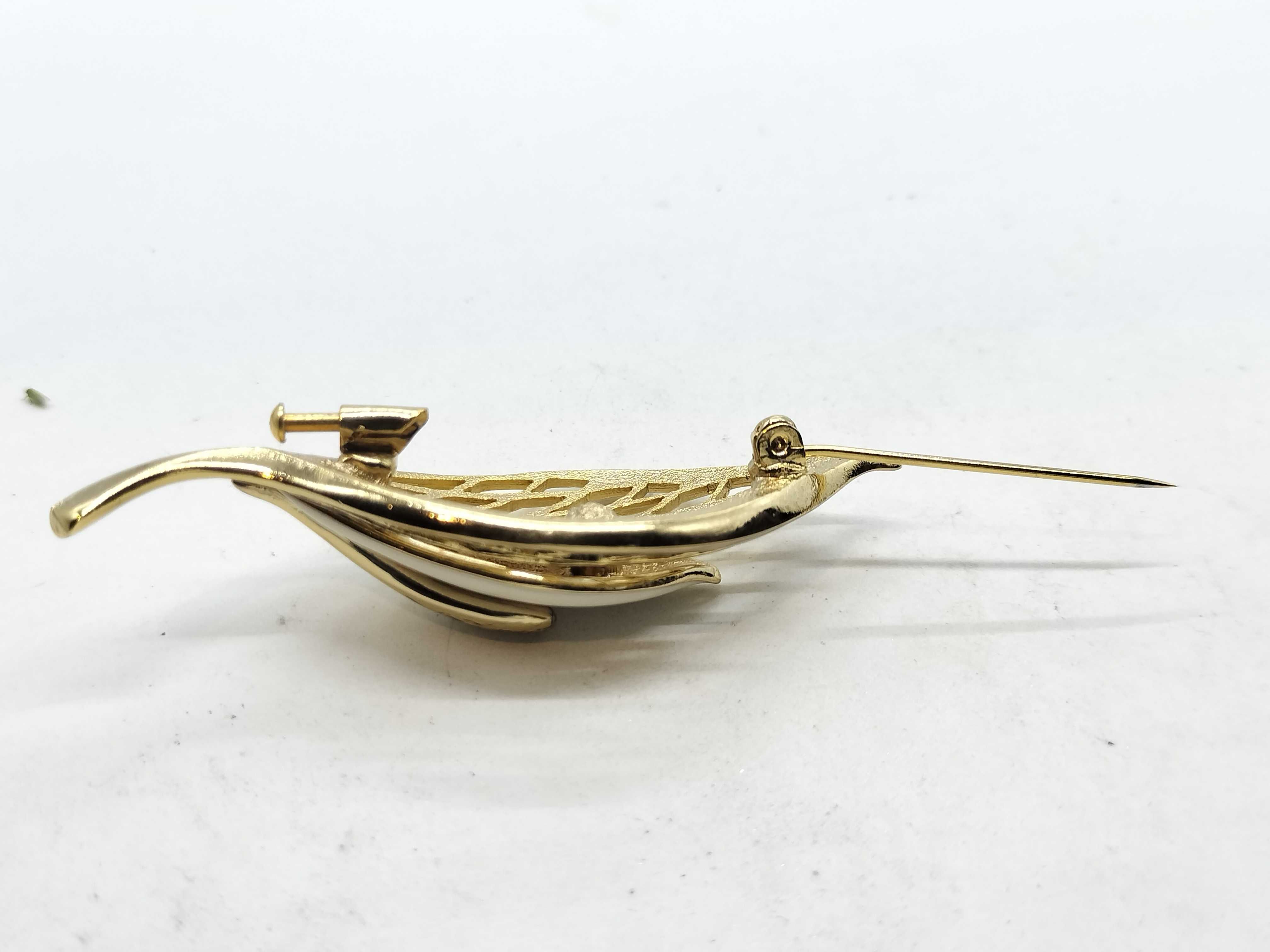 Gold Brooch — view 4