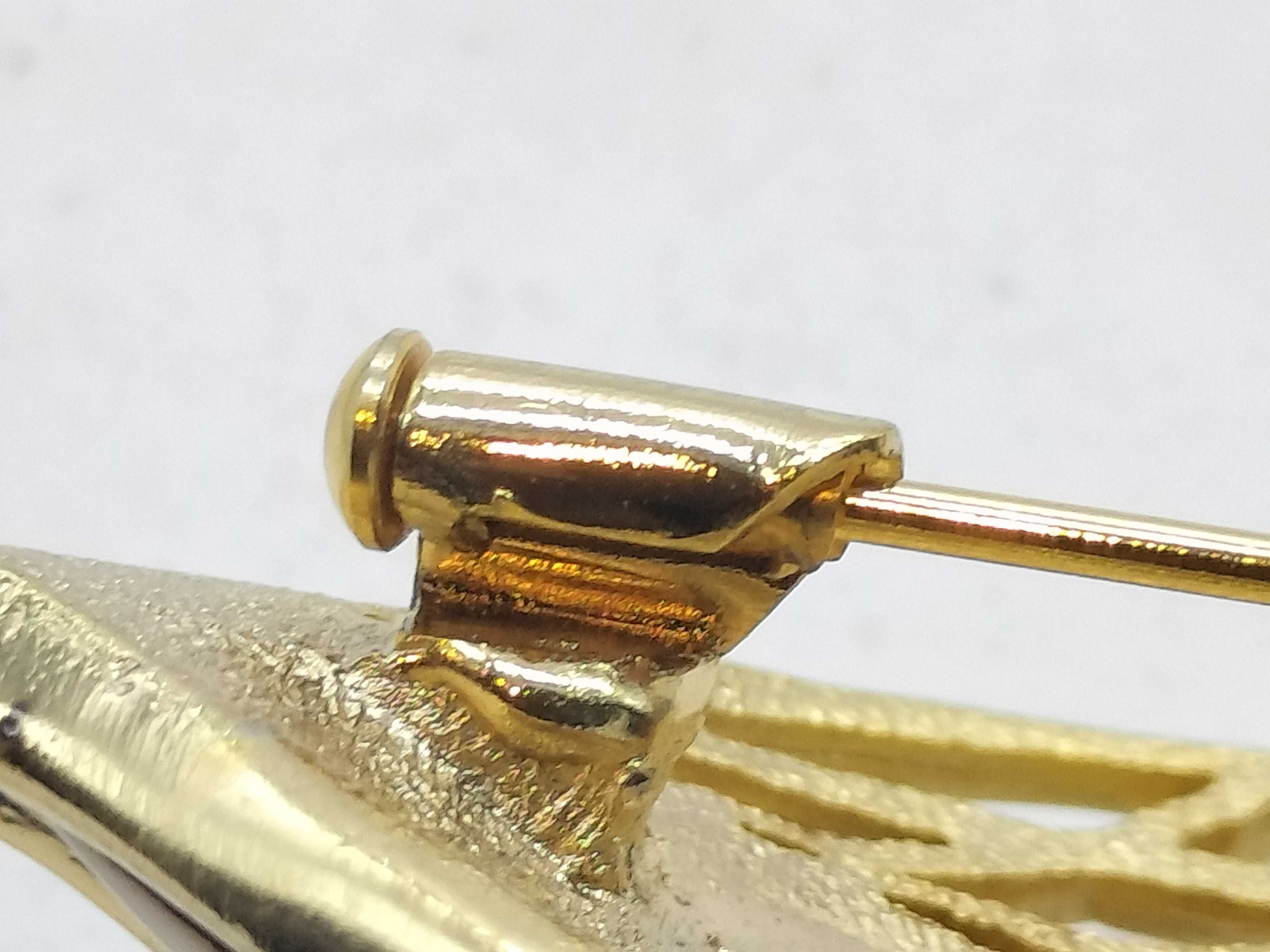 Gold Brooch — view 7