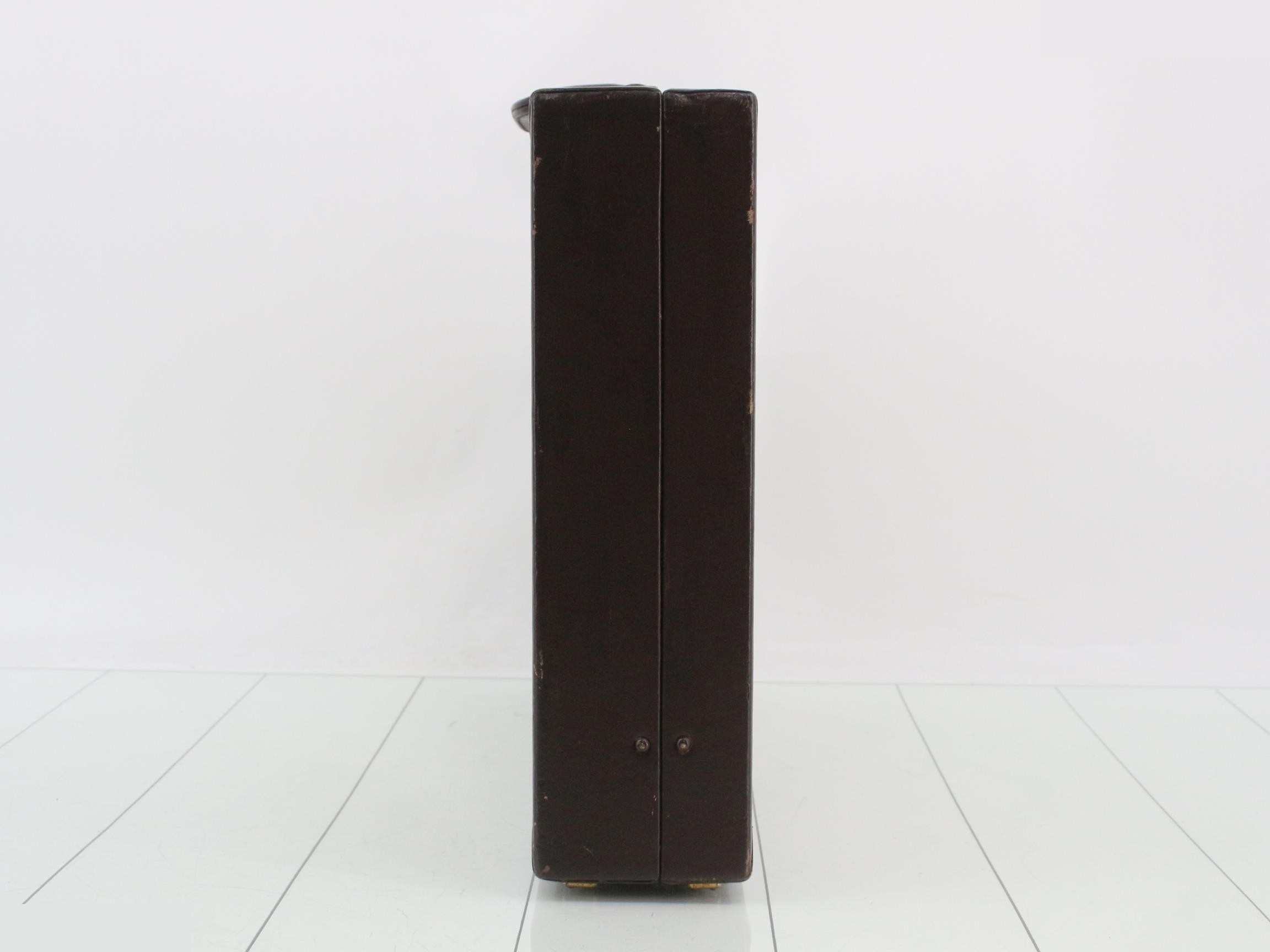 attaché case — view 4