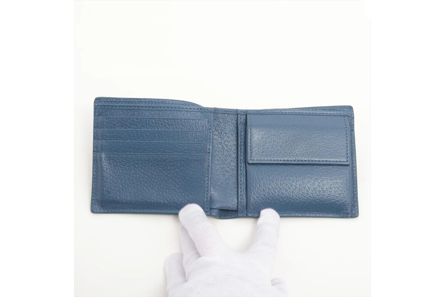 GG Supreme 768244 Leather Bi-fold Wallet — view 3