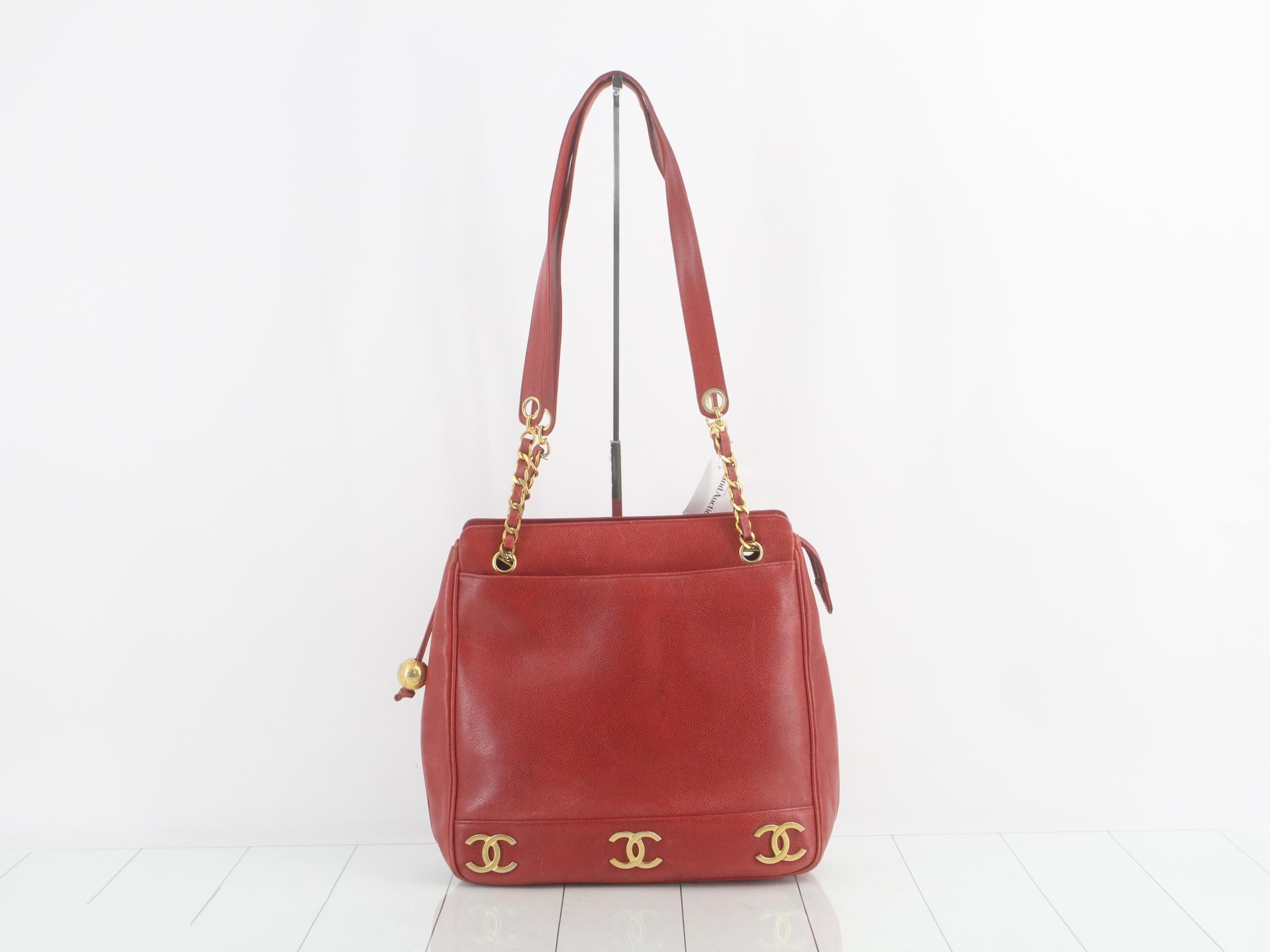 Caviar skin shoulder bag