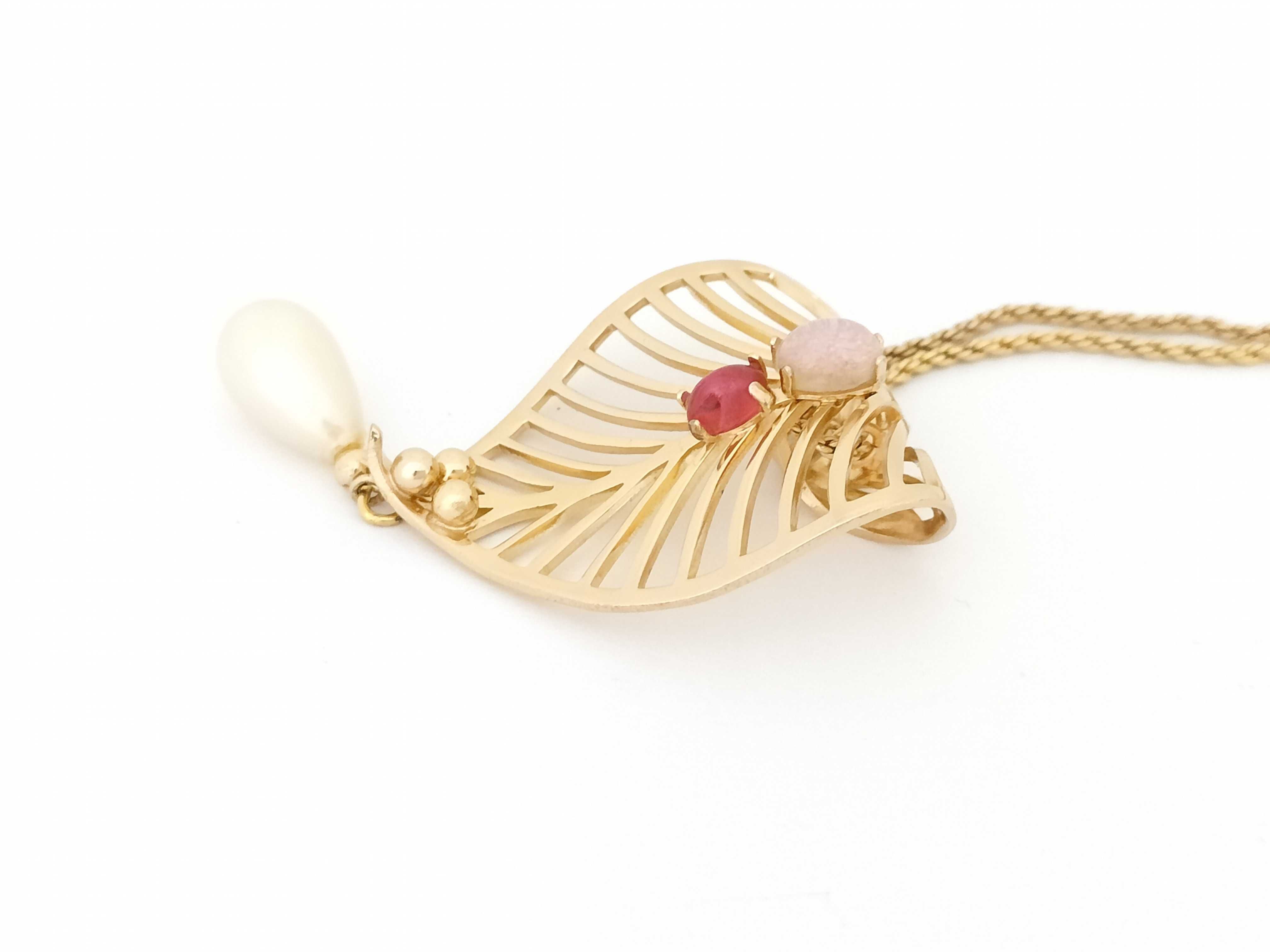 Christian pearl necklace — view 3