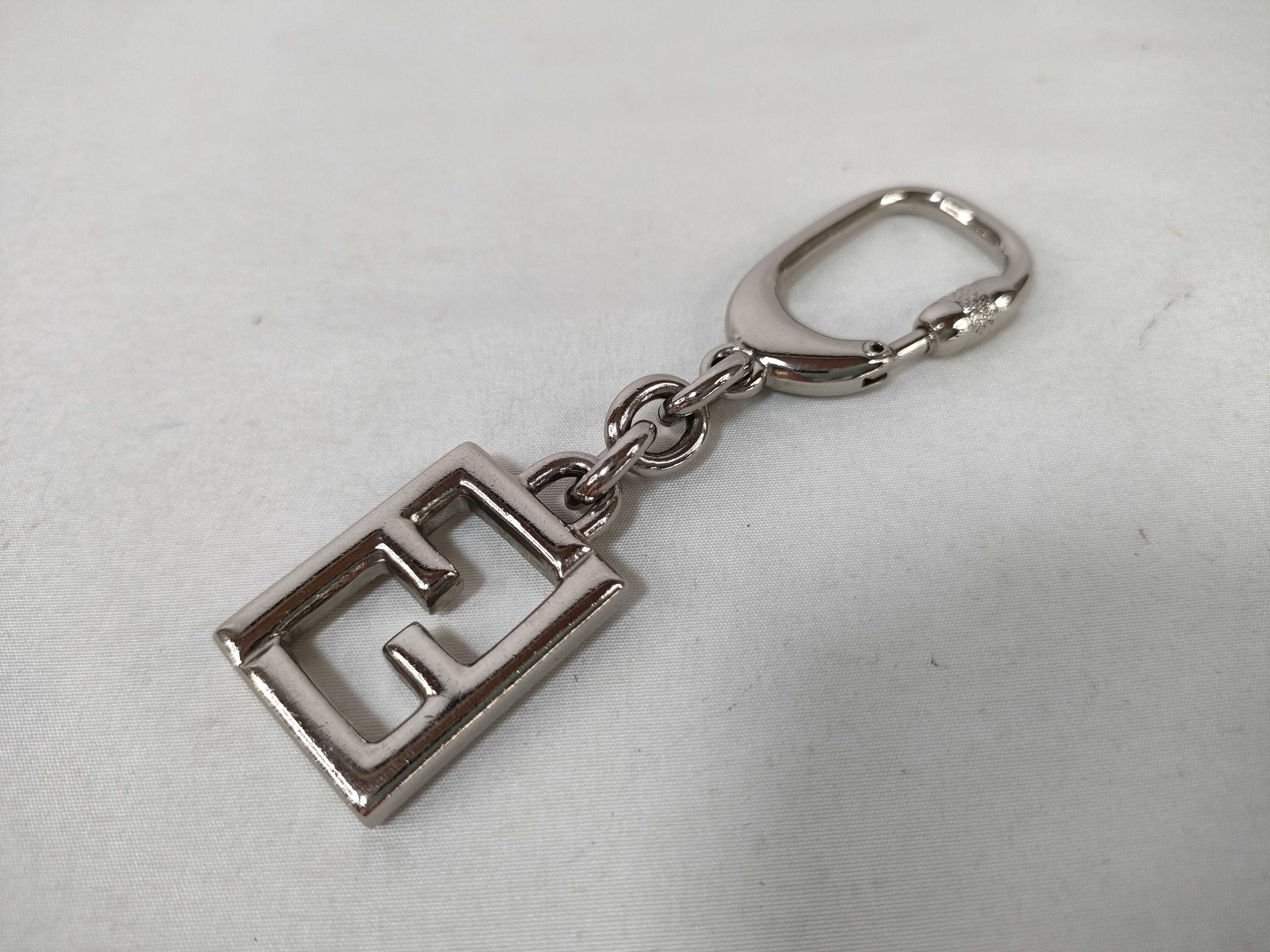charm — view 4