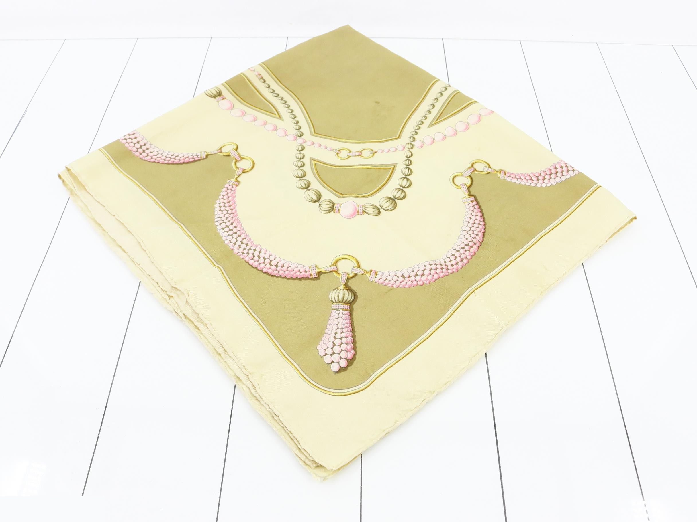 Other lines: Small items, accessories, scarves — view 2