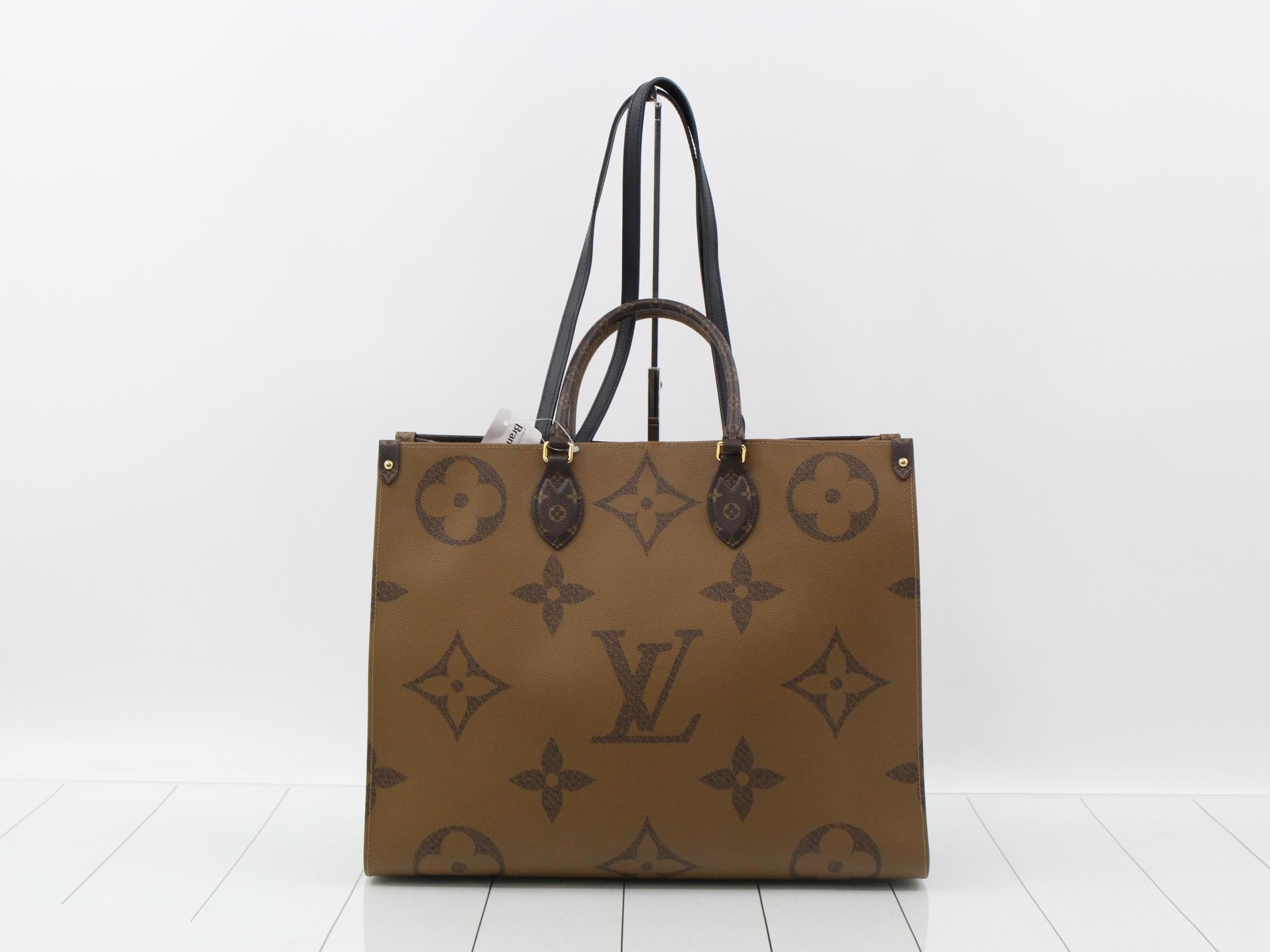 Monogram Giant Reverse OnTheGo GM 2-Way Tote Bag — view 2