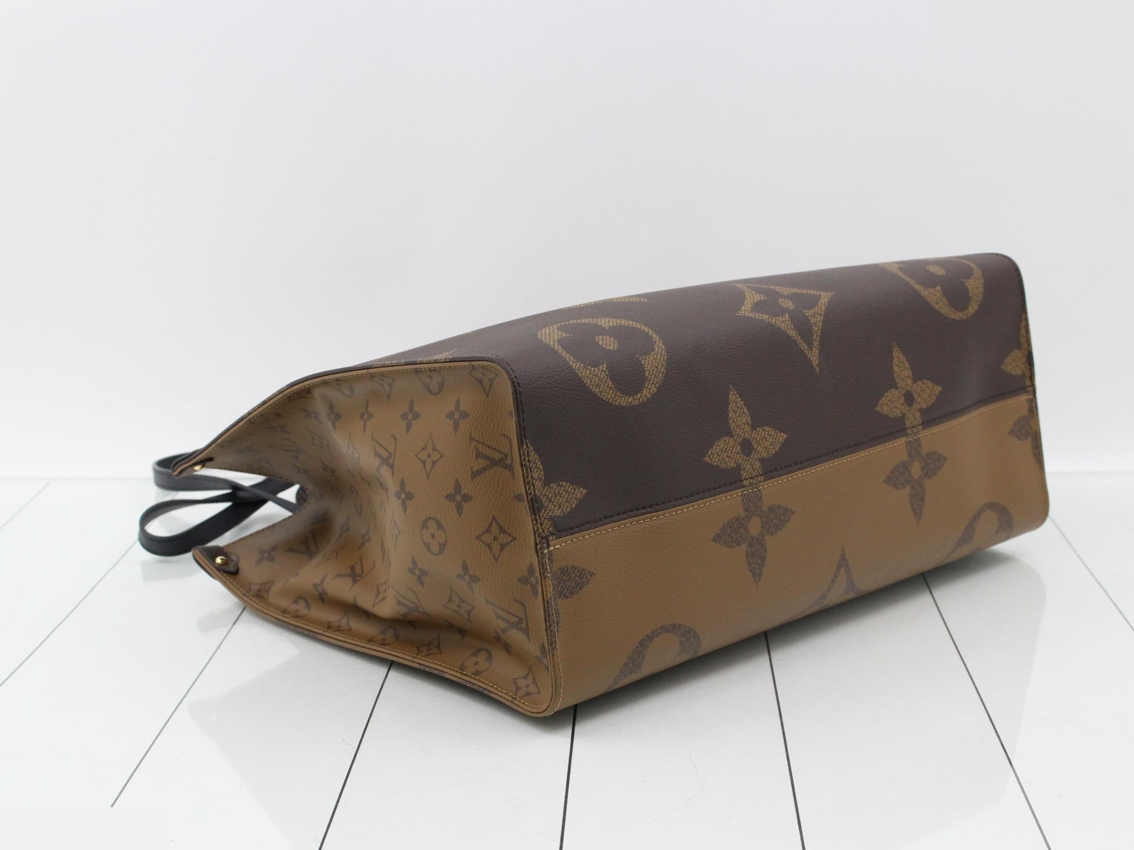Monogram Giant Reverse OnTheGo GM 2-Way Tote Bag — view 5