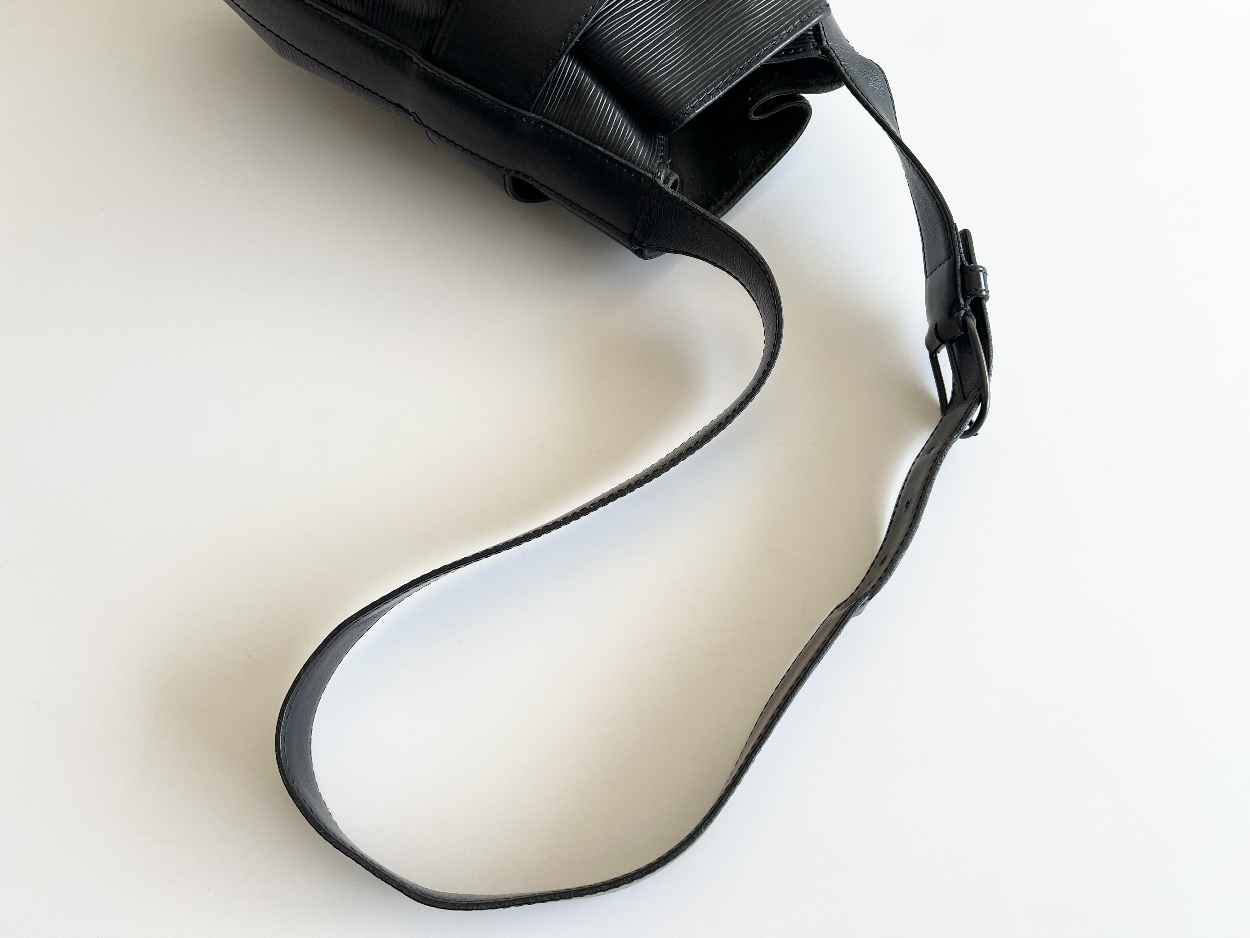 M80157 Epi Sac De Paul PM Leather Shoulder Bag — view 3