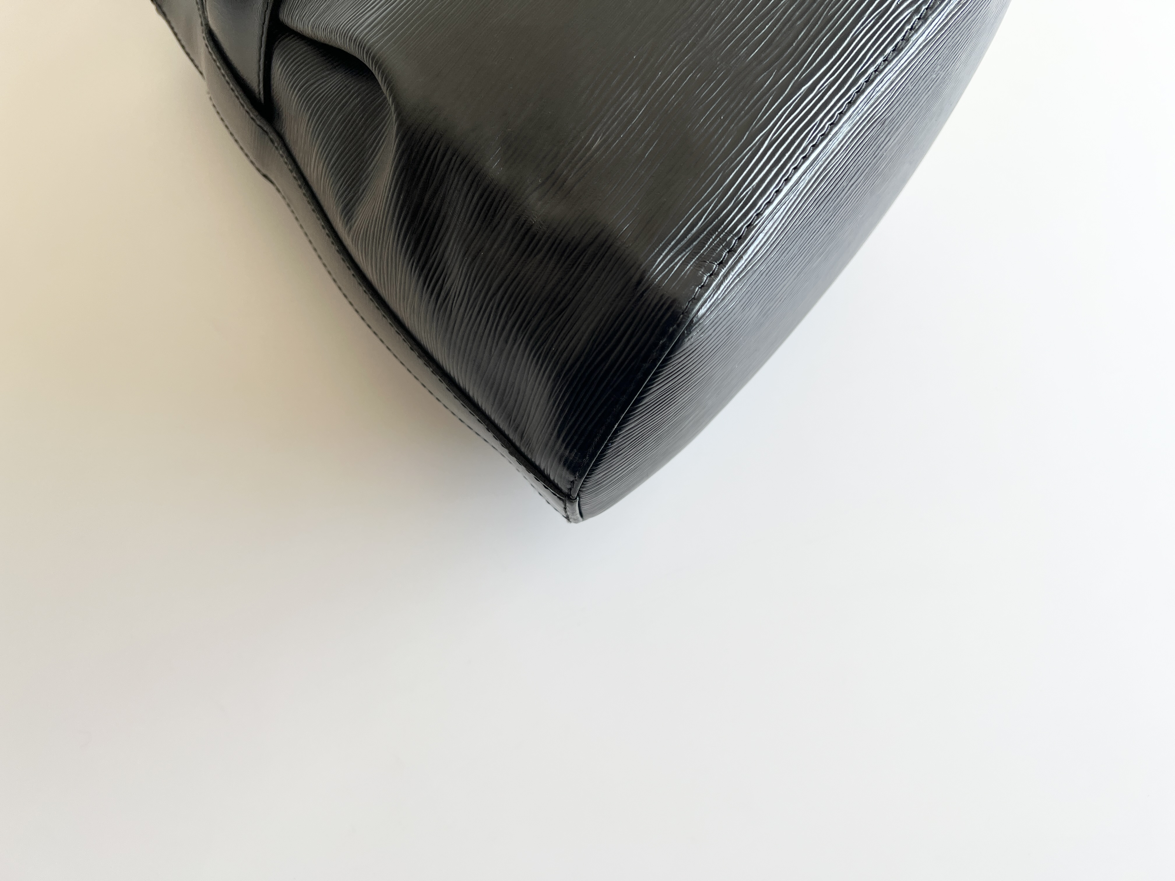 M80157 Epi Sac De Paul PM Leather Shoulder Bag — view 6