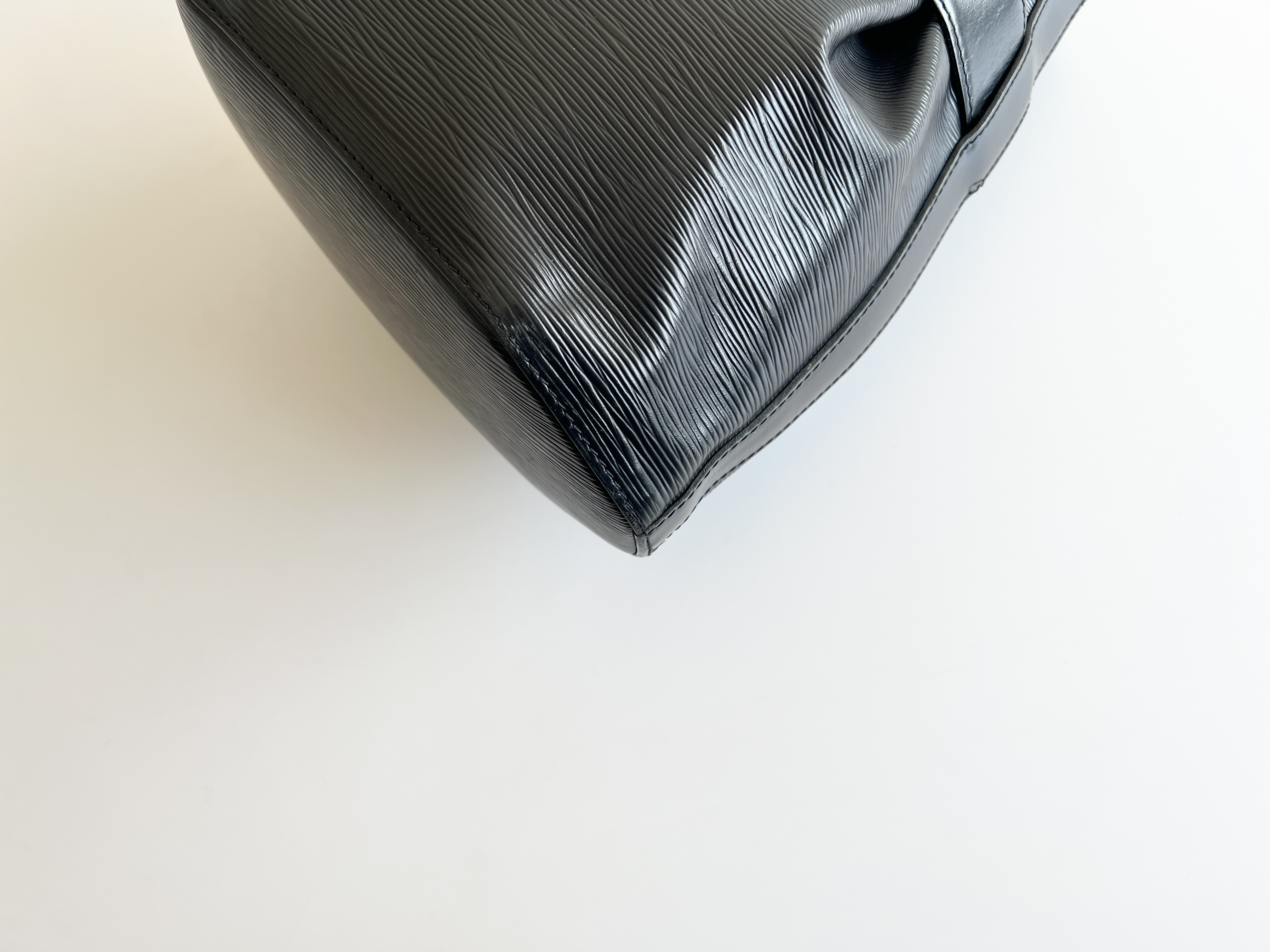 M80157 Epi Sac De Paul PM Leather Shoulder Bag — view 7
