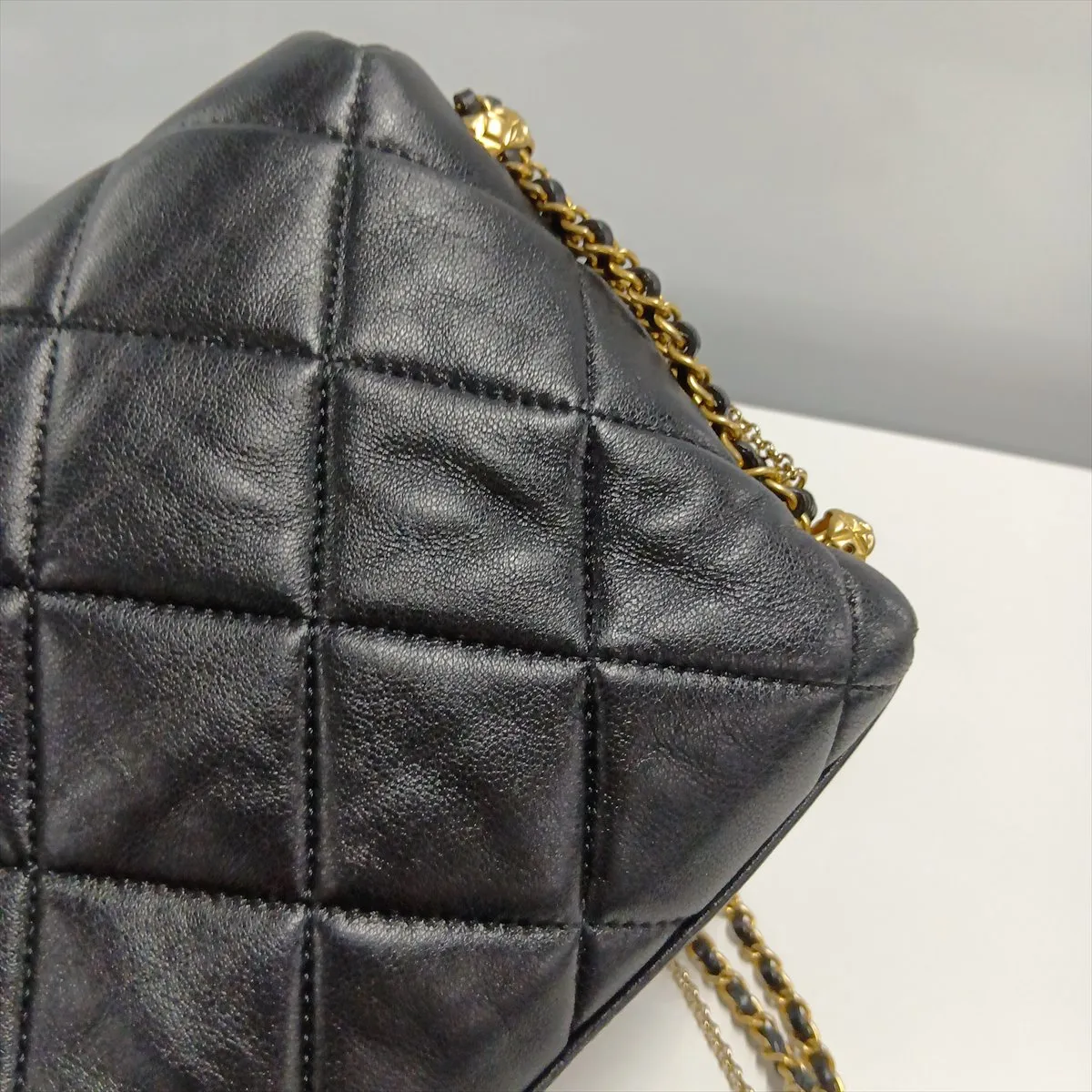 Matelassé Lambskin Chain Shoulder Bag, Pearl Black with Gold Hardware, K3GGKX84, Random Plate — view 14