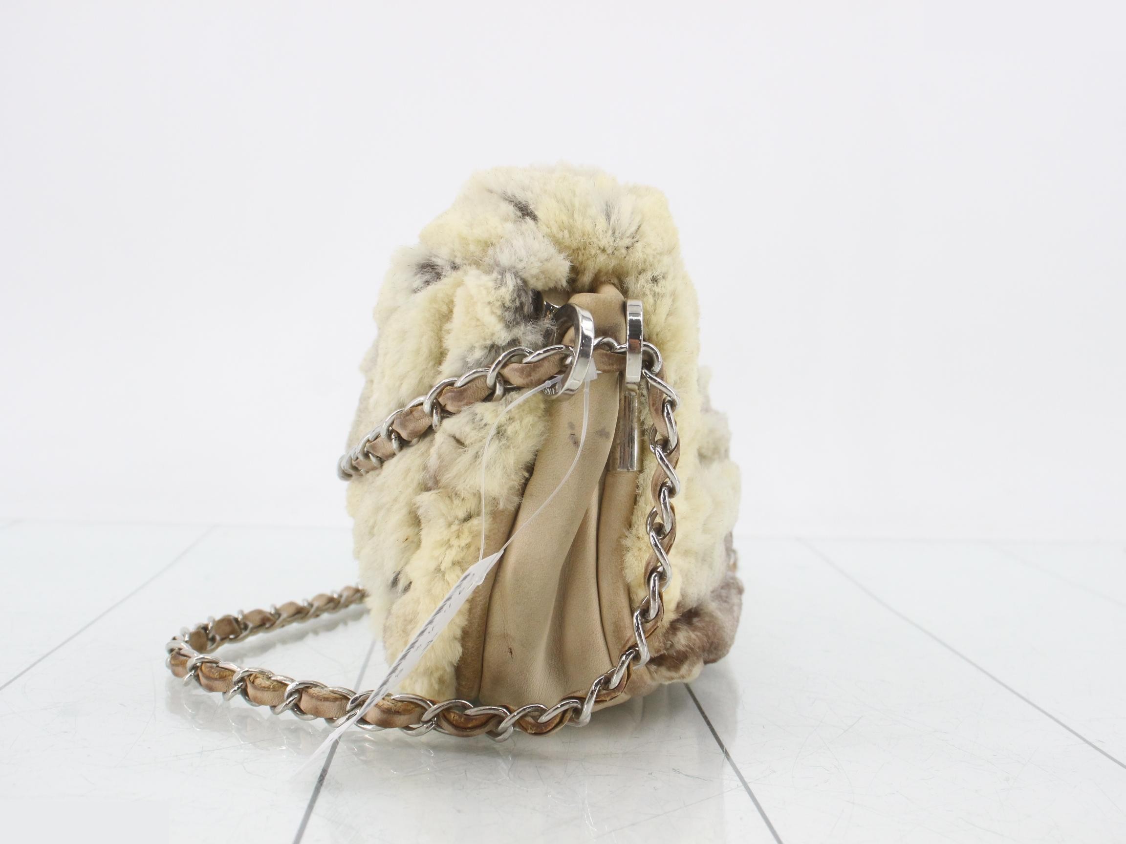Chain shoulder bag, fur, 11013565, ivory, BC — view 3