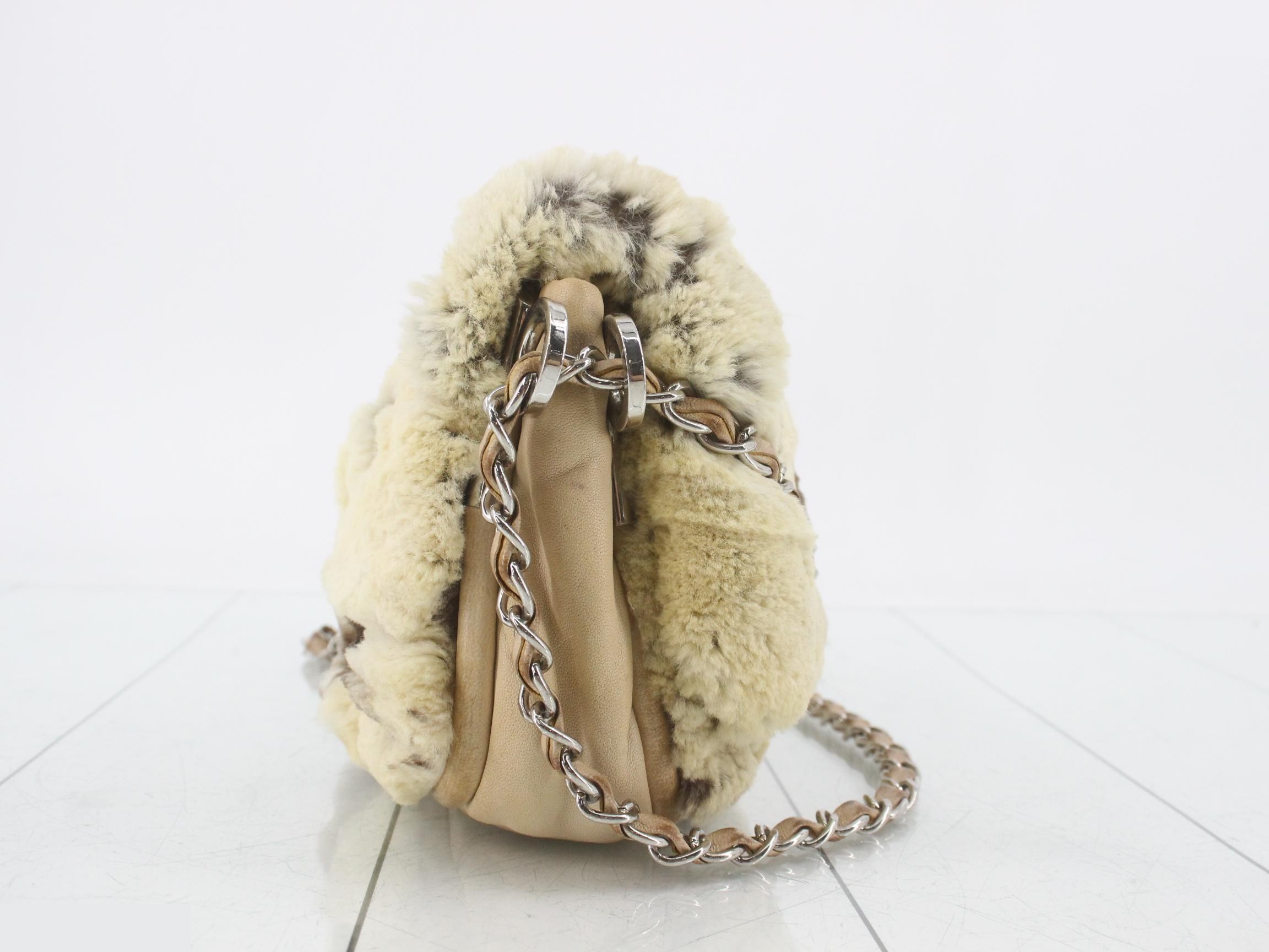 Chain shoulder bag, fur, 11013565, ivory, BC — view 4