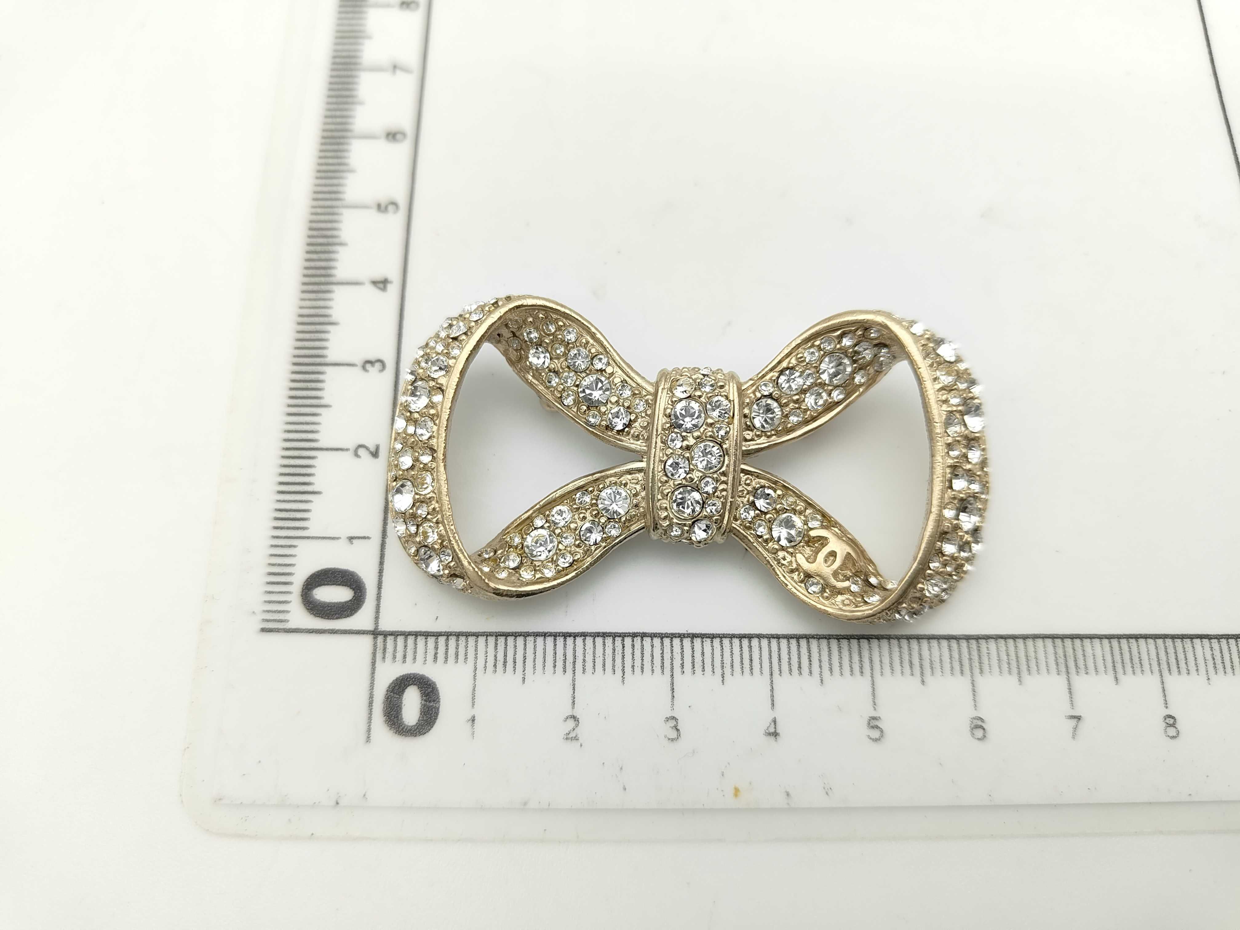 brooch — view 5
