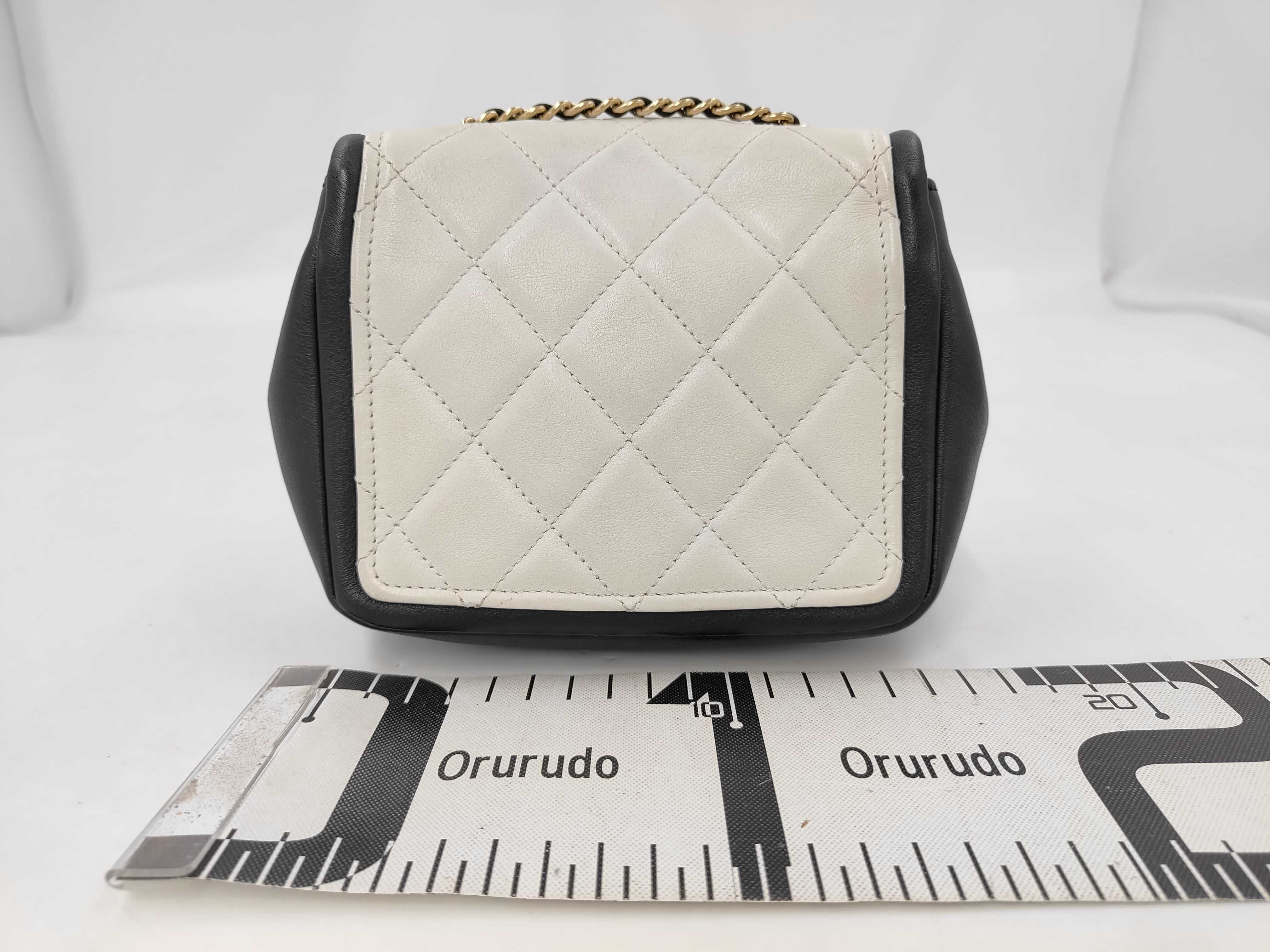 Mini Matelasse Bicolor Chain Bag Shoulder Bag — view 2