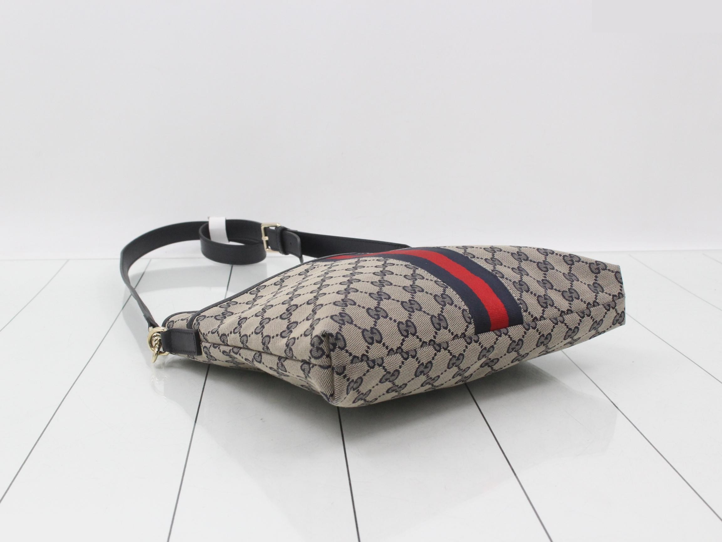 GG Canvas Shoulder Bag — view 5