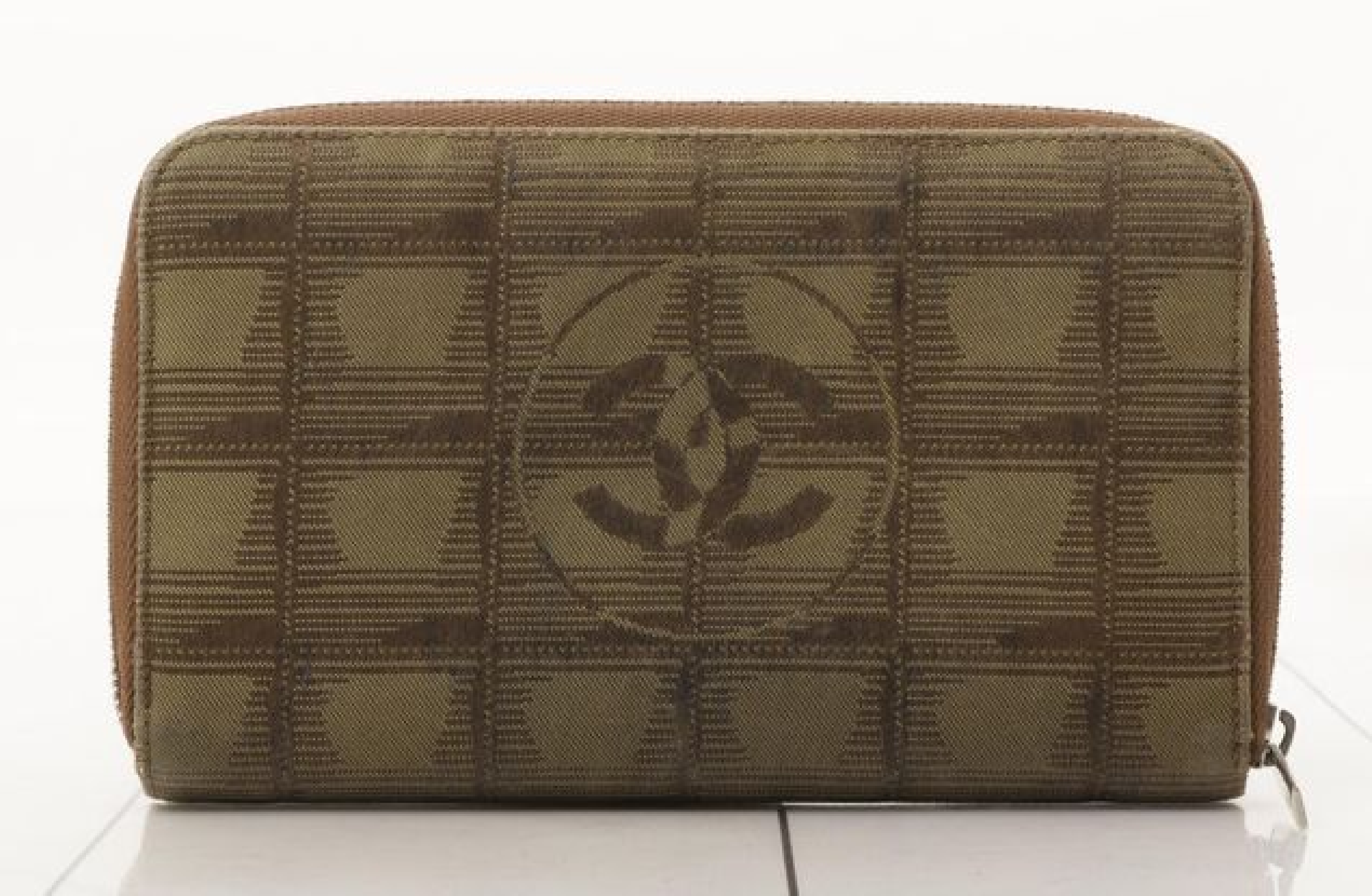 New Travel Line Wallet, Round Zipper, Khaki — view 2