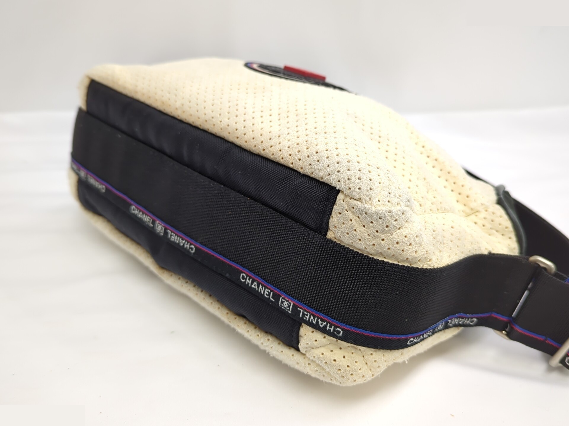 Icon Series (Bags) - Shoulder Bag — view 3
