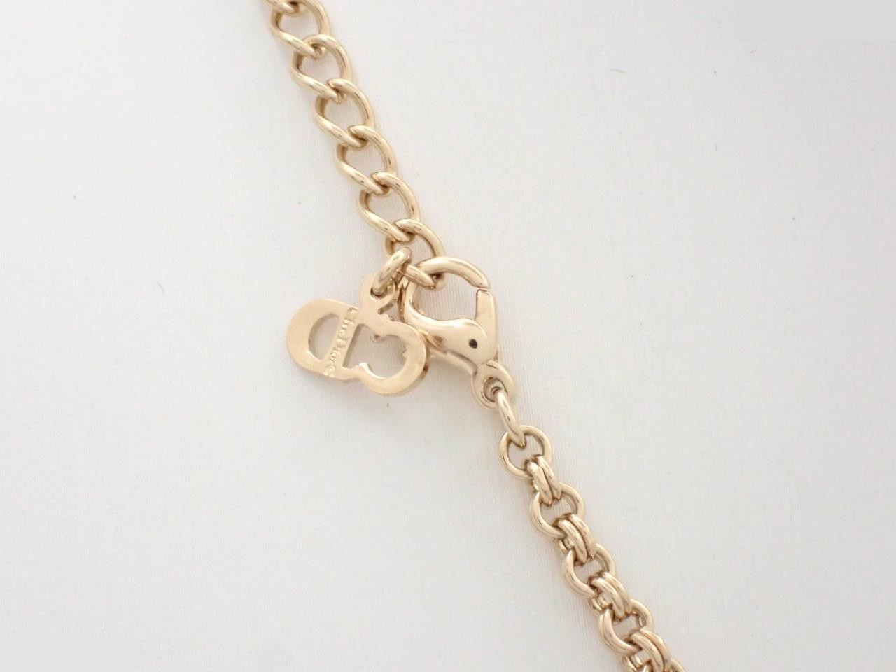 Other lines: Precious metals, necklaces, pendants, chains approximately 40cm long. — view 2