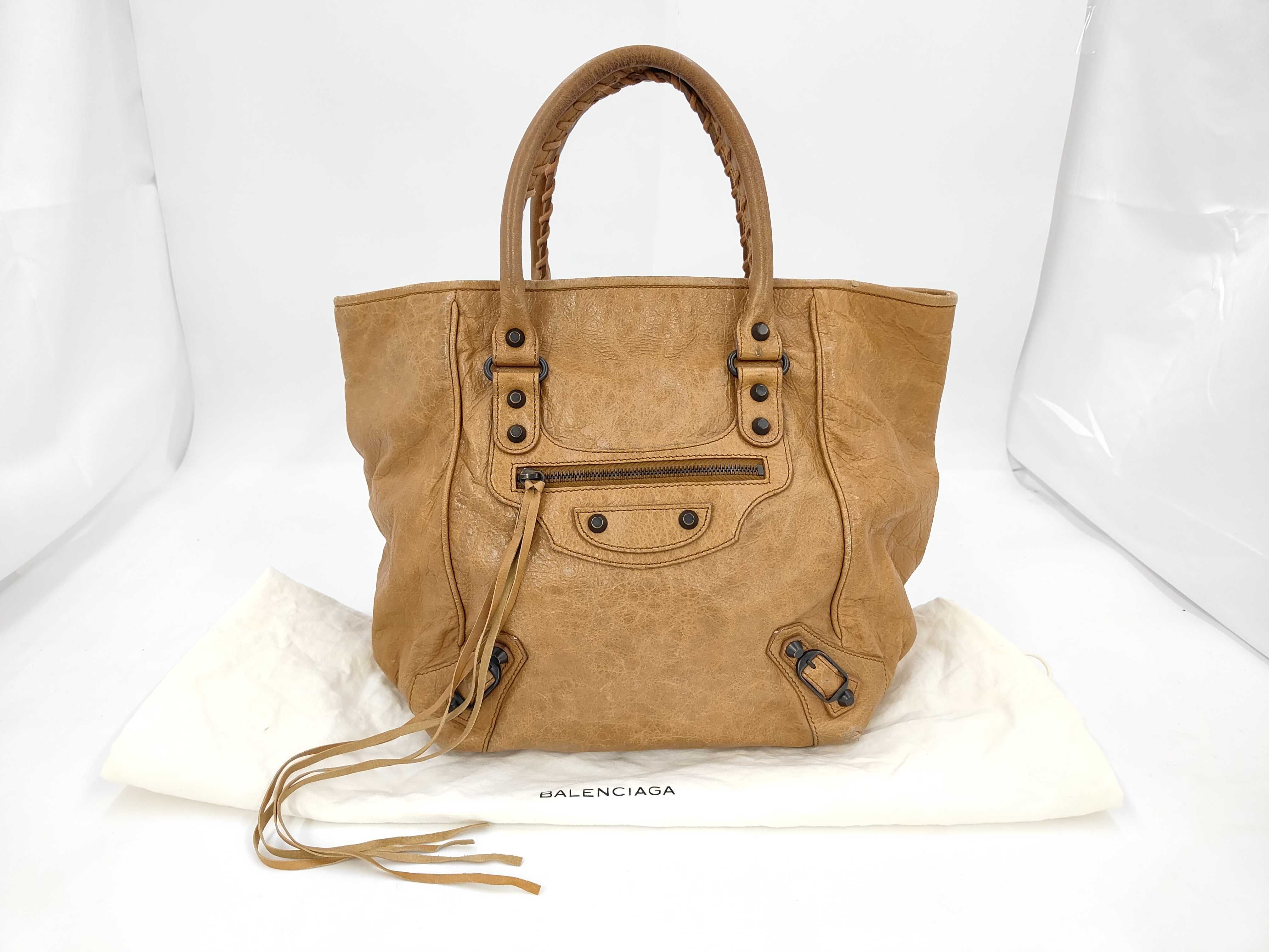 The Sunday Leather Handbag, Beige, 228750, with Mirror