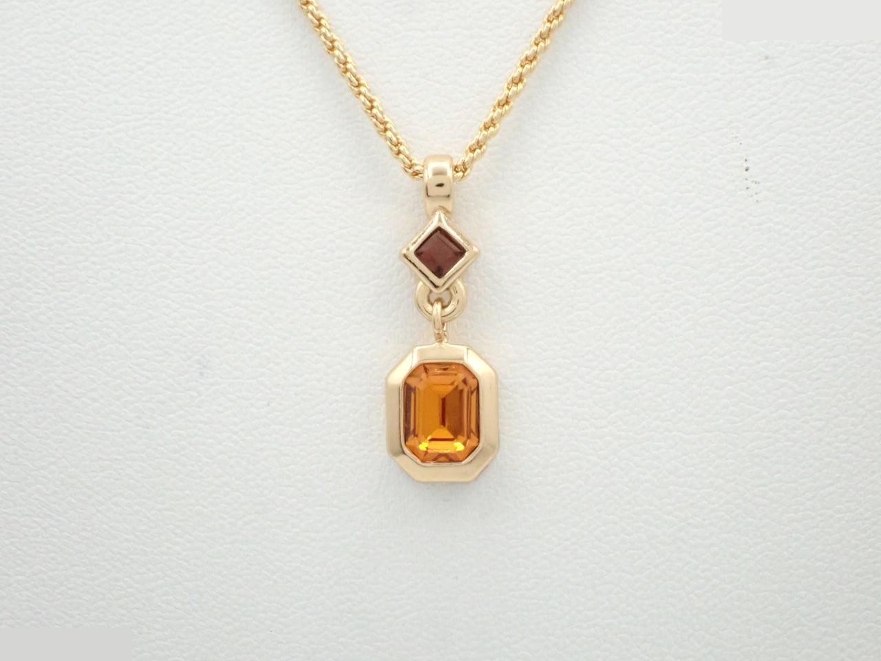 necklace, chain approximately 43cm