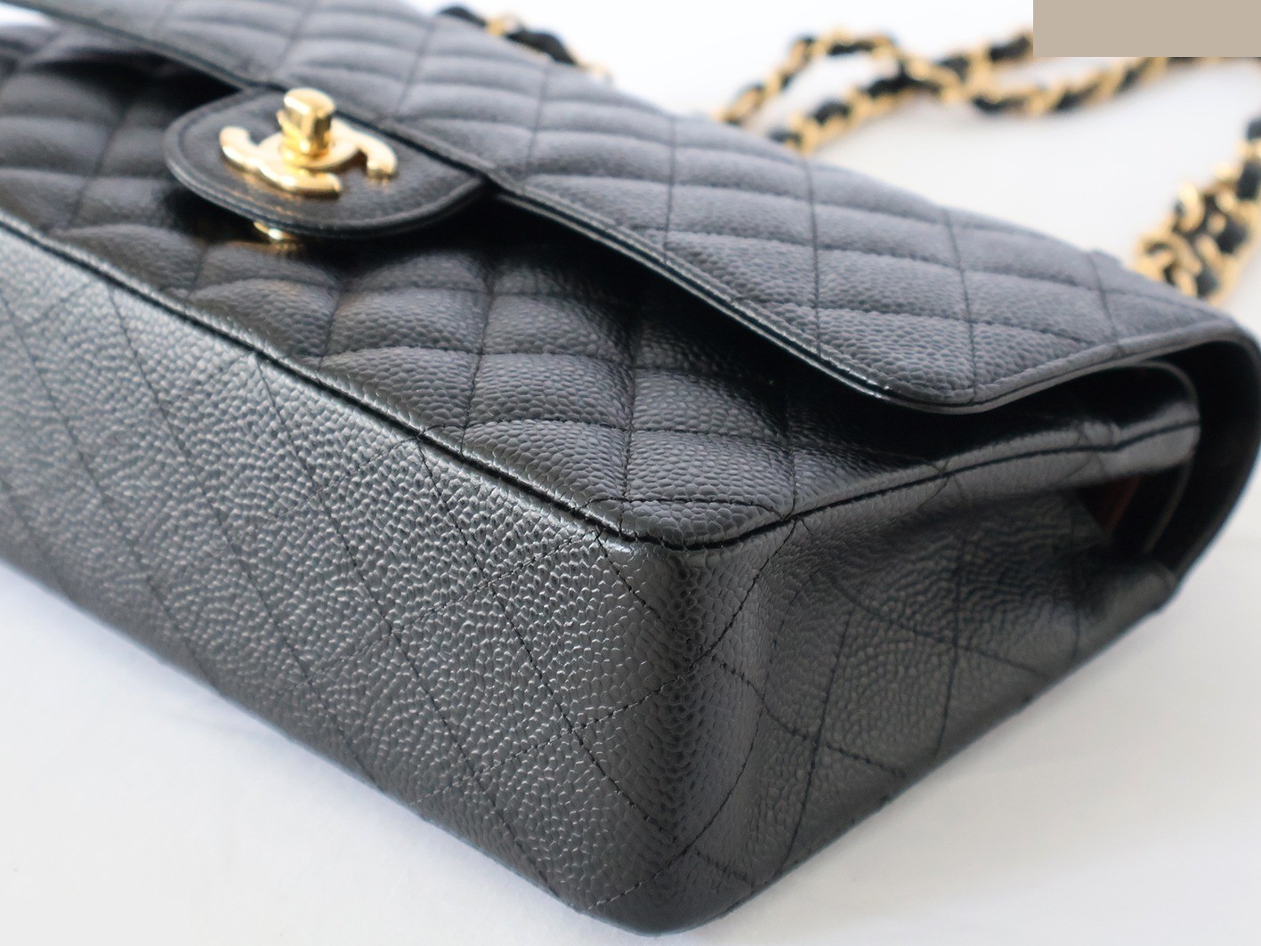 Caviar leather Matelassé 25 Double flap Double chain shoulder bag, black — view 4