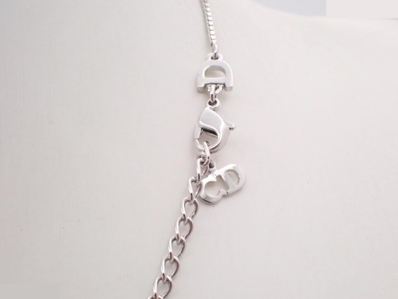 Other lines: Precious metals, necklaces, pendants, chains approximately 40cm long. — view 2