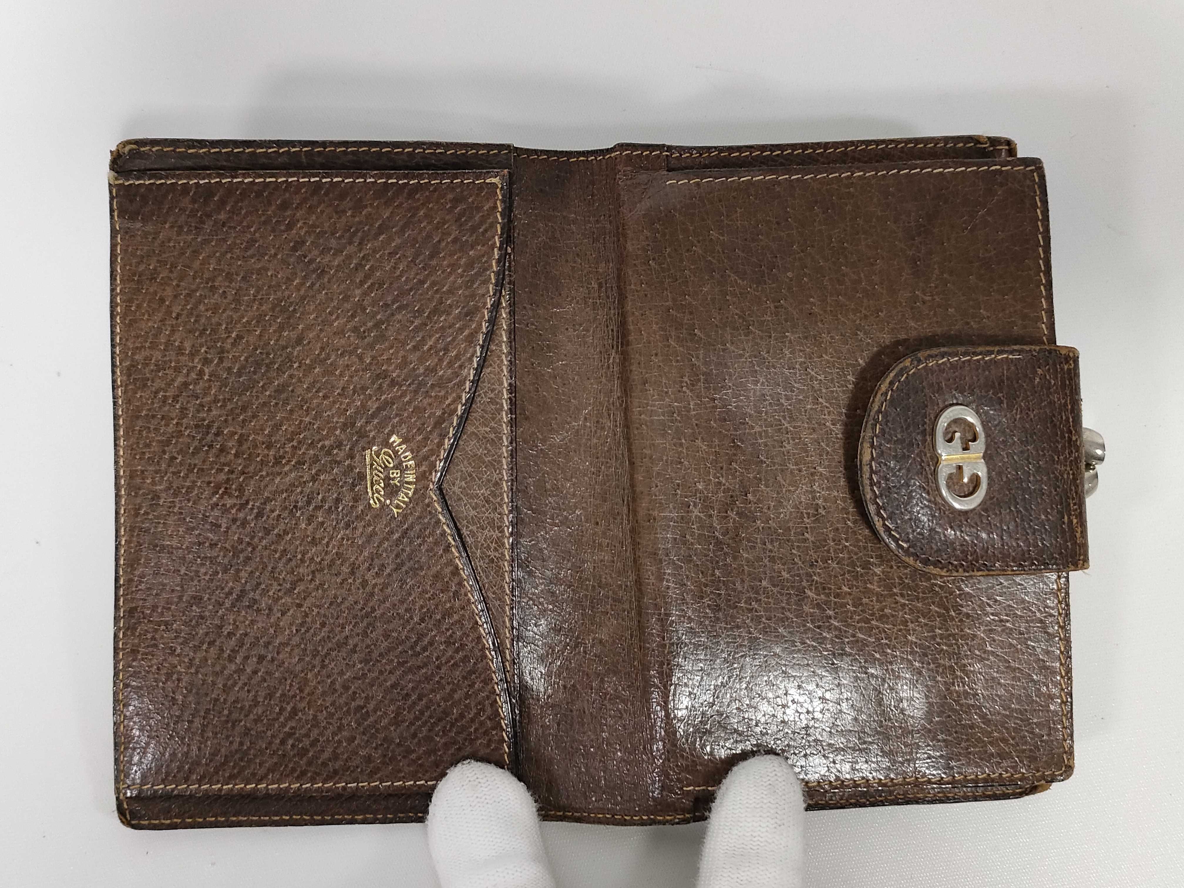Old Gucci GG Supreme Sherry Line Clasp Wallet — view 9