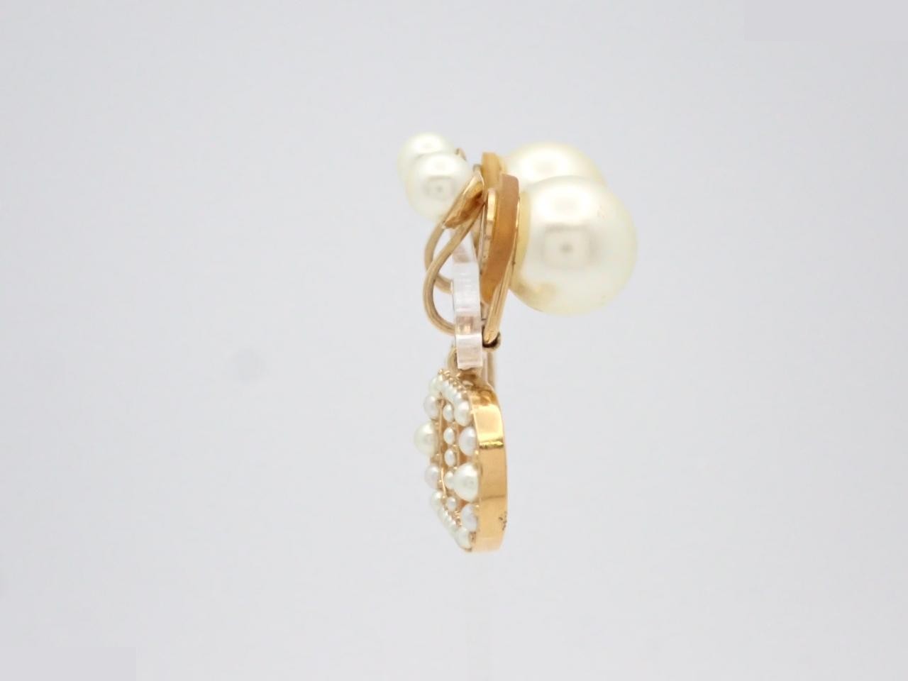 Gold earrings — view 3