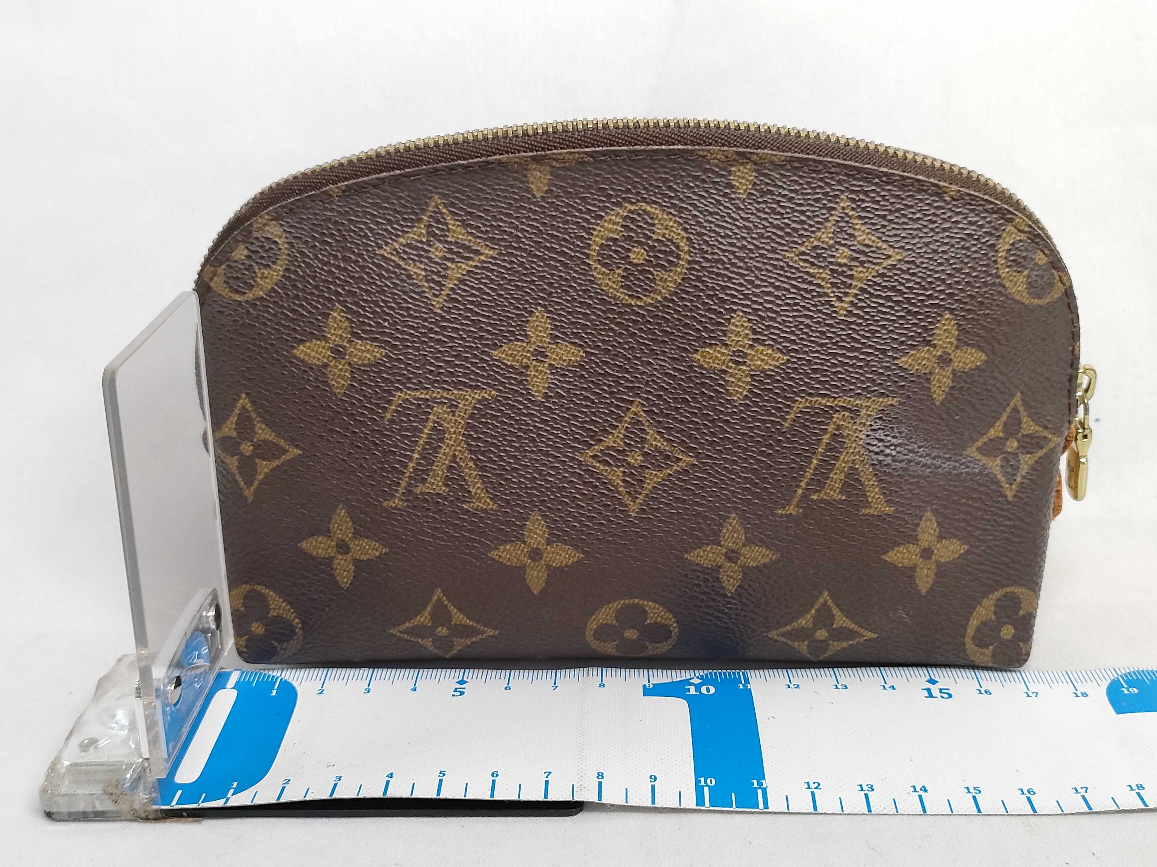 Monogram Louis Vuitton Monogram Round Zipper Pouch — view 2