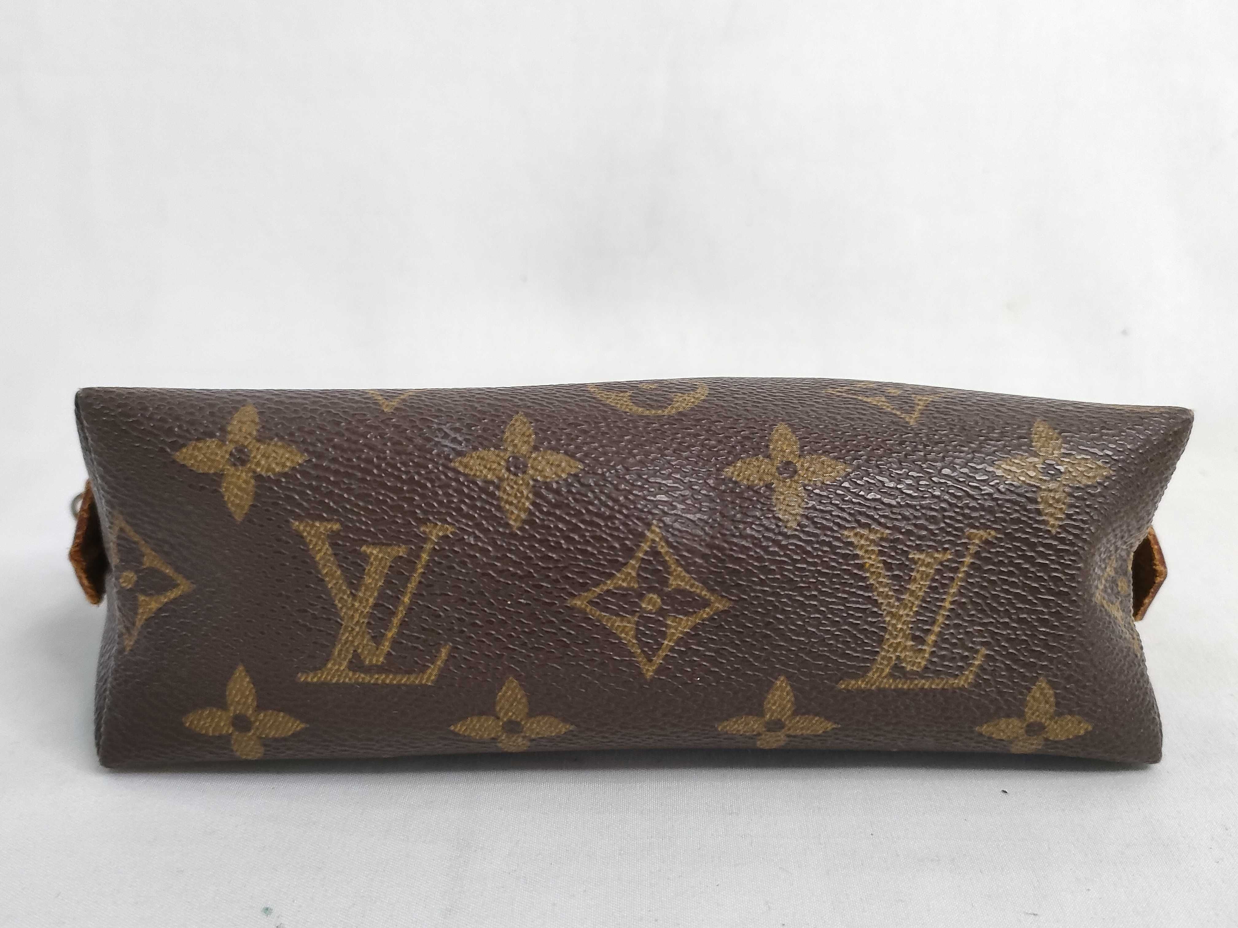 Monogram Louis Vuitton Monogram Round Zipper Pouch — view 4