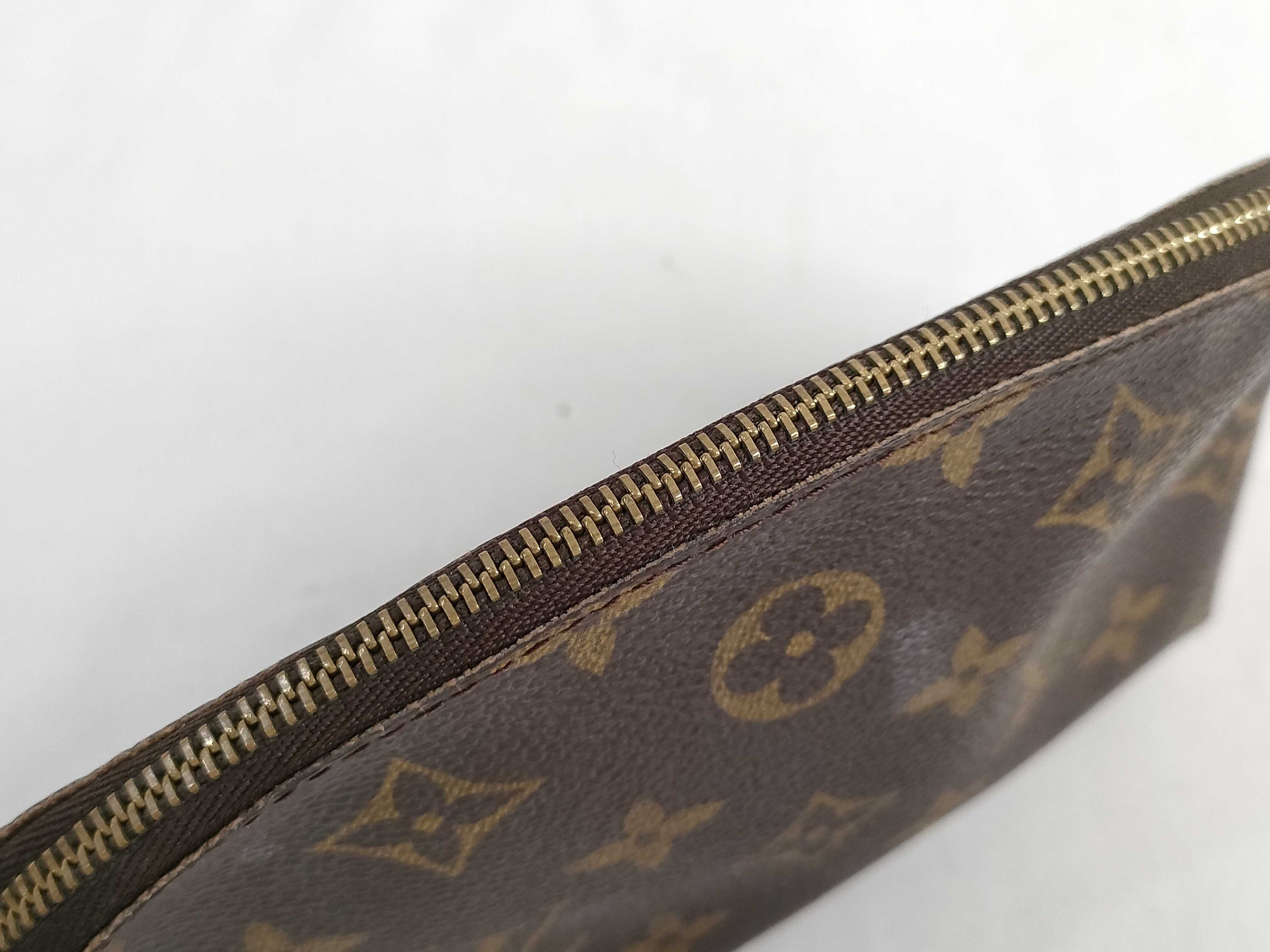 Monogram Louis Vuitton Monogram Round Zipper Pouch — view 5